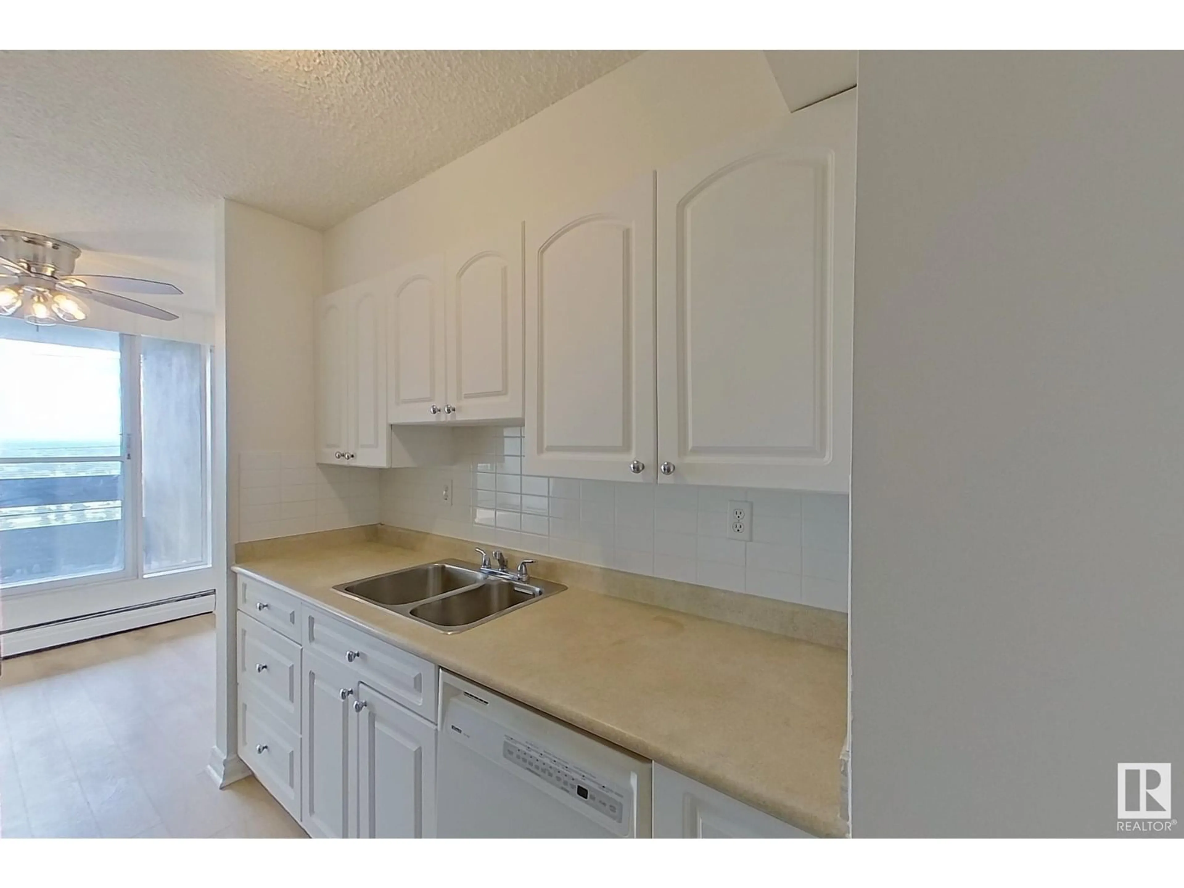 Standard kitchen, unknown for 165 8745 165 ST NW, Edmonton Alberta T5R2R7