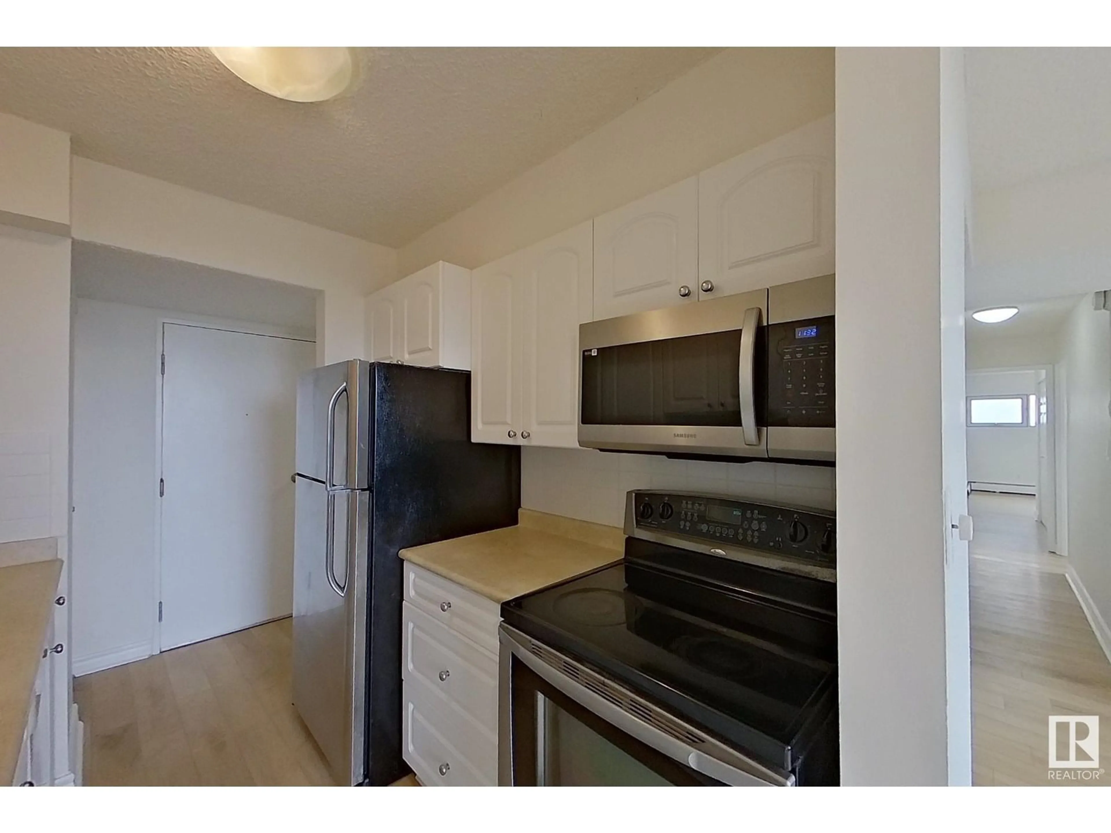 Standard kitchen, unknown for 165 8745 165 ST NW, Edmonton Alberta T5R2R7