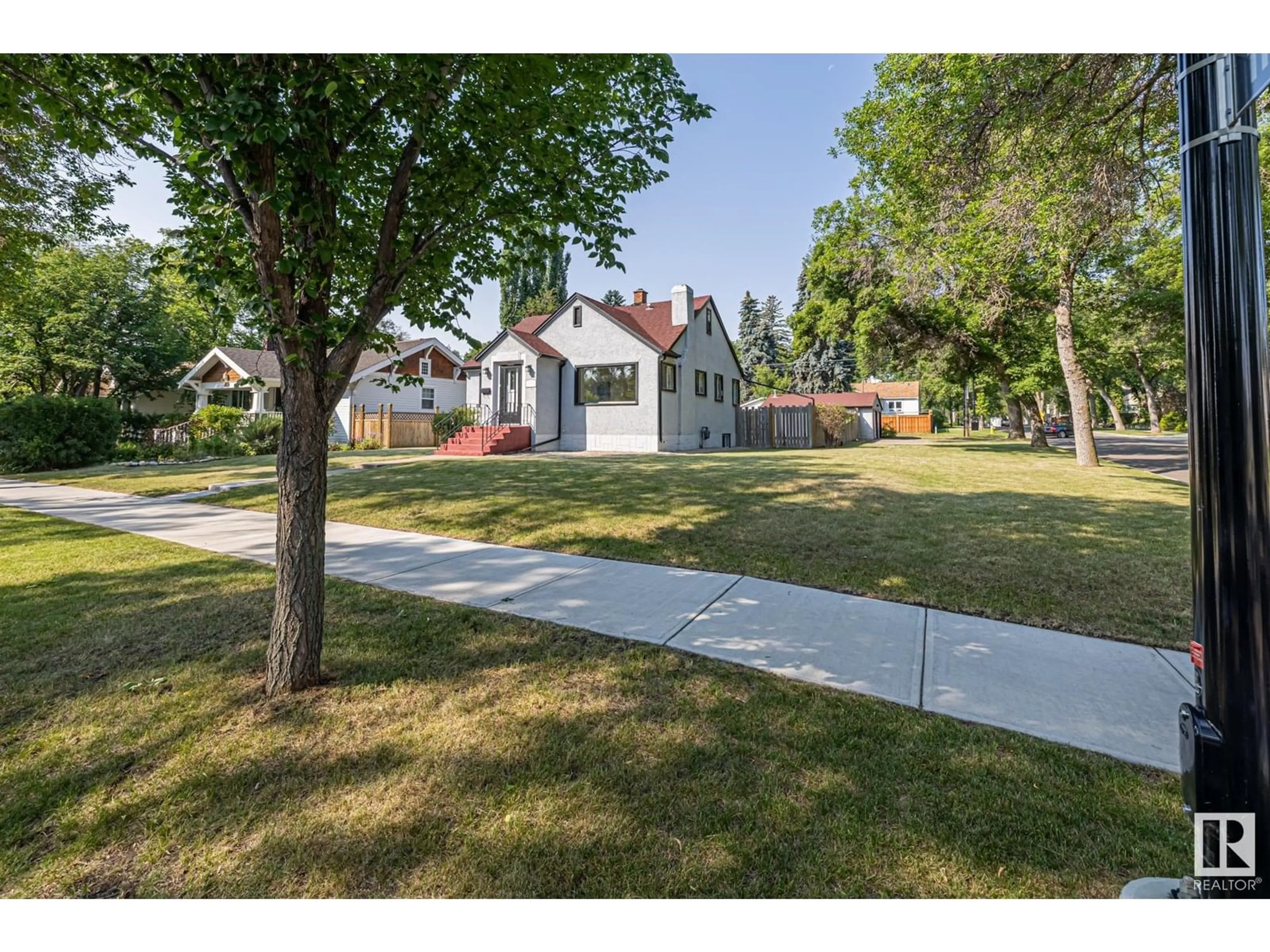 A pic from outside/outdoor area/front of a property/back of a property/a pic from drone, street for 11246 62 ST, Edmonton Alberta T5W4B9