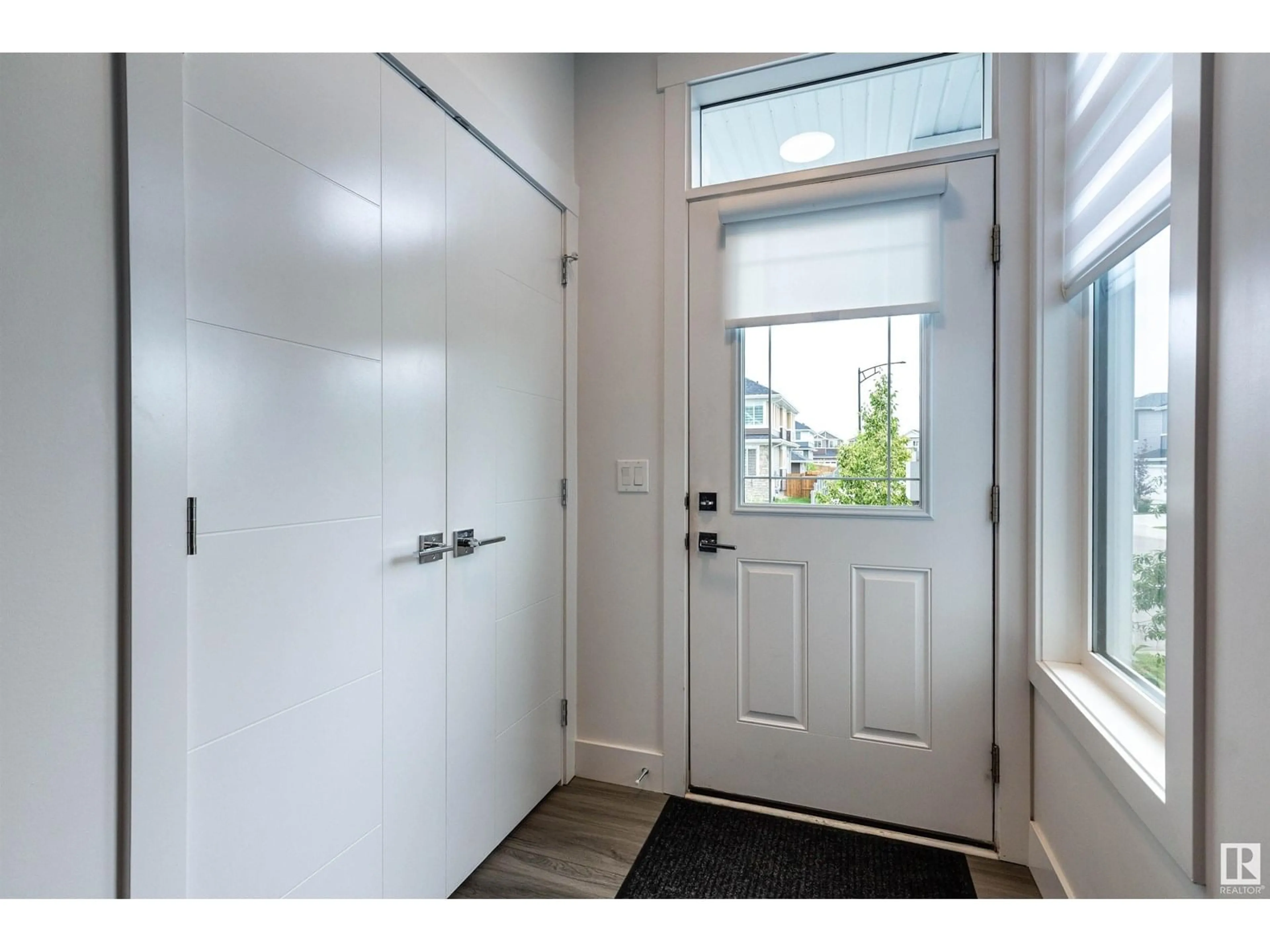 Indoor entryway for 553 GLENRIDDING RAVINE DR, Edmonton Alberta T6W4P1