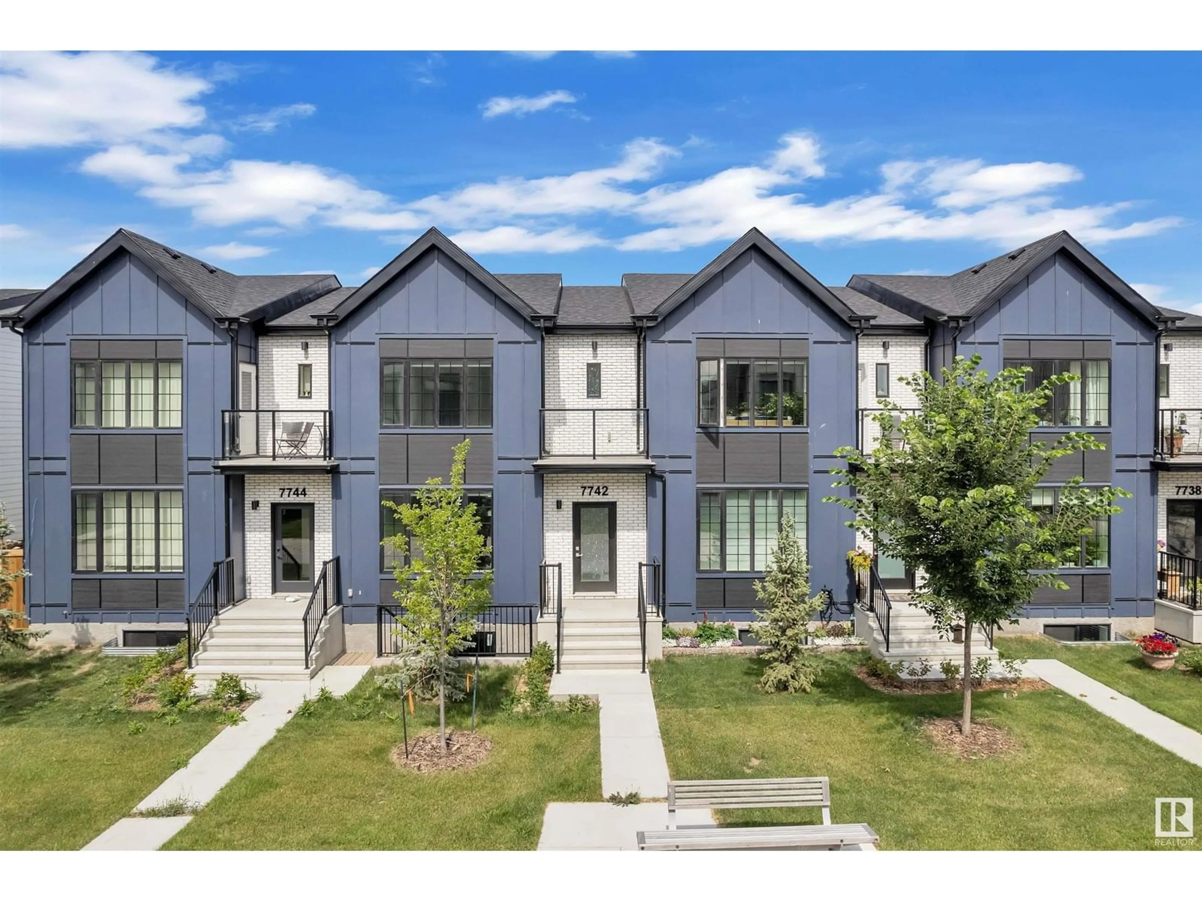 A pic from outside/outdoor area/front of a property/back of a property/a pic from drone, unknown for 7742 YORKE MEWS, Edmonton Alberta T5G2S5