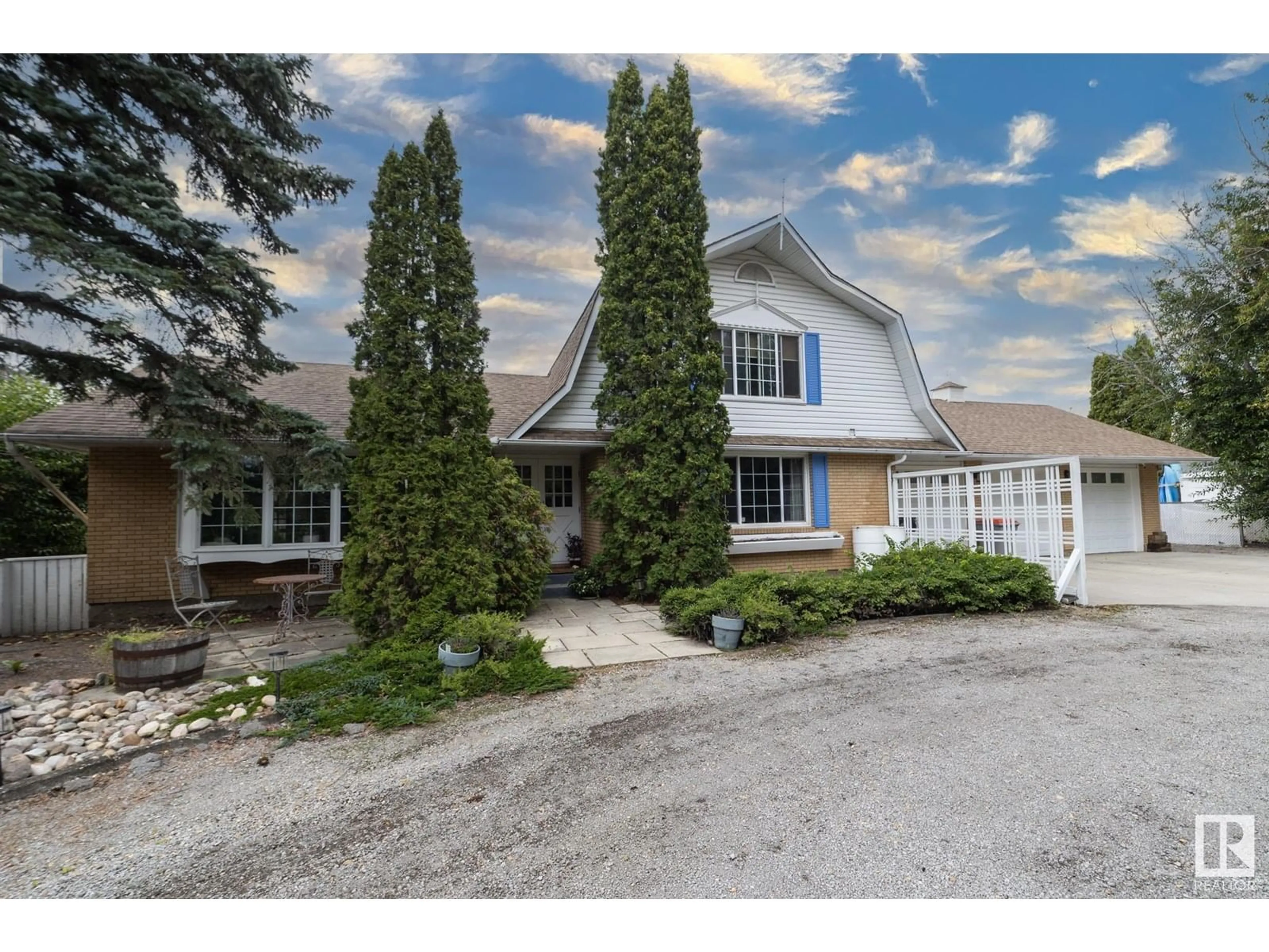 A pic from outside/outdoor area/front of a property/back of a property/a pic from drone, street for 10 RGE ROAD 261, Rural Parkland County Alberta T5N3G4
