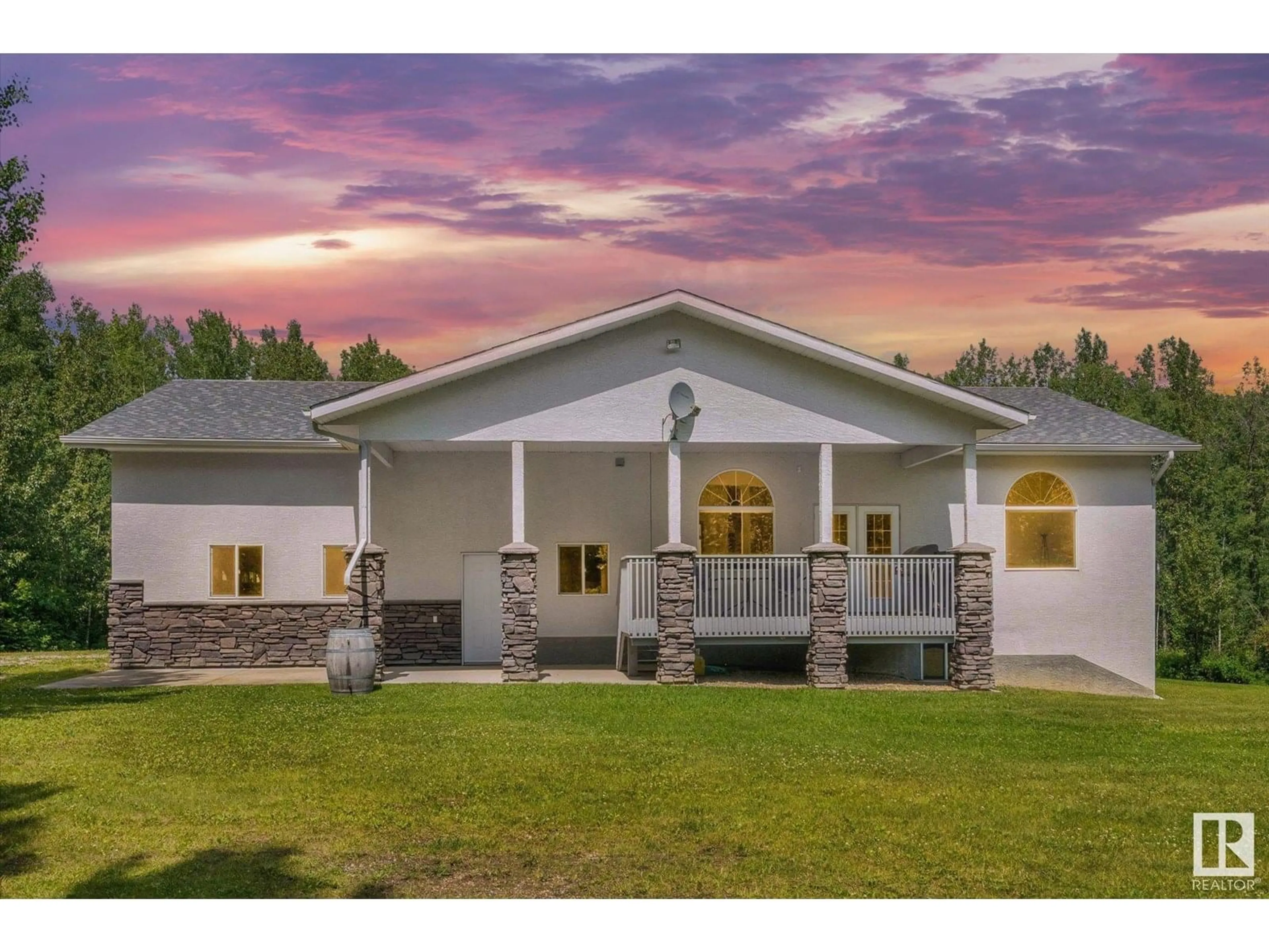 Home with vinyl exterior material, unknown for 6316 HGHWAY 16, Rural Parkland County Alberta T0E0W0