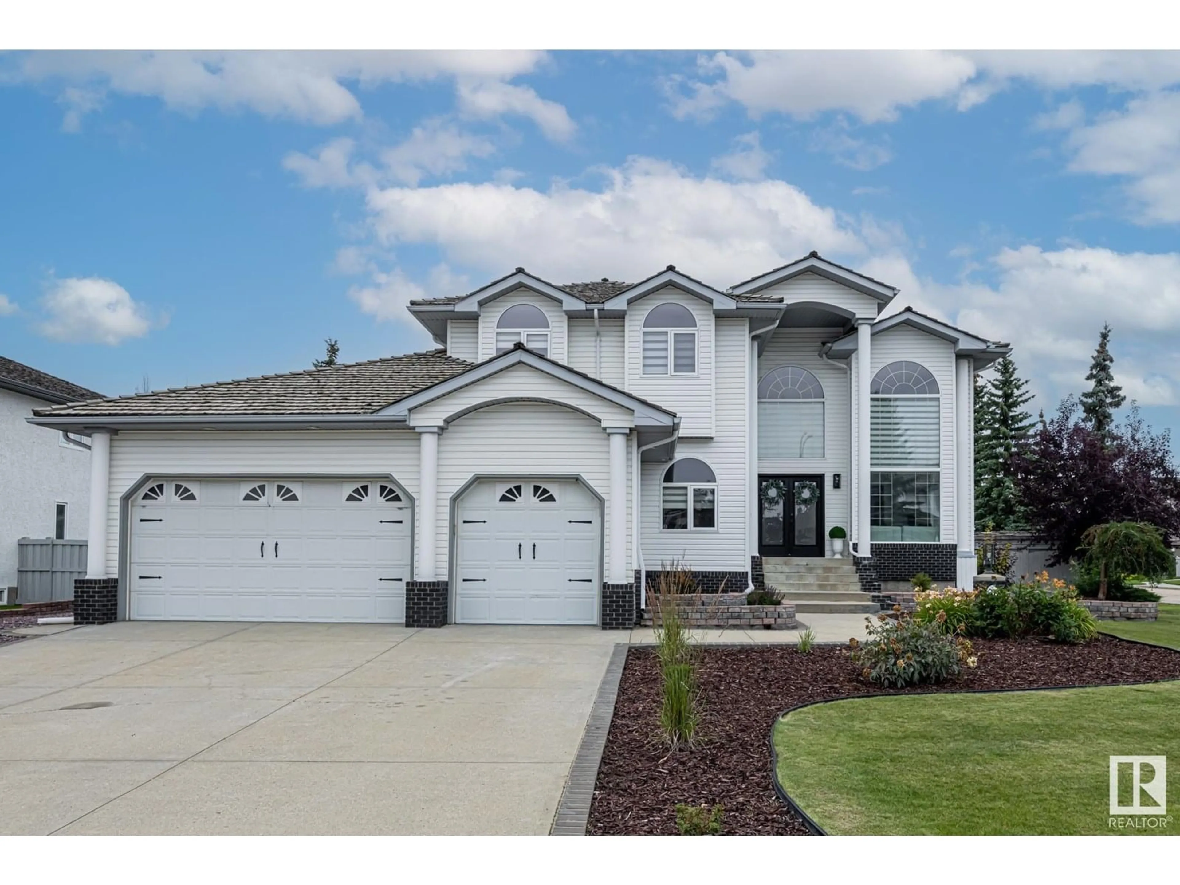 Home with vinyl exterior material, street for 36 - 36 RGE ROAD 233 ROAD, Rural Strathcona County Alberta T8B1C9