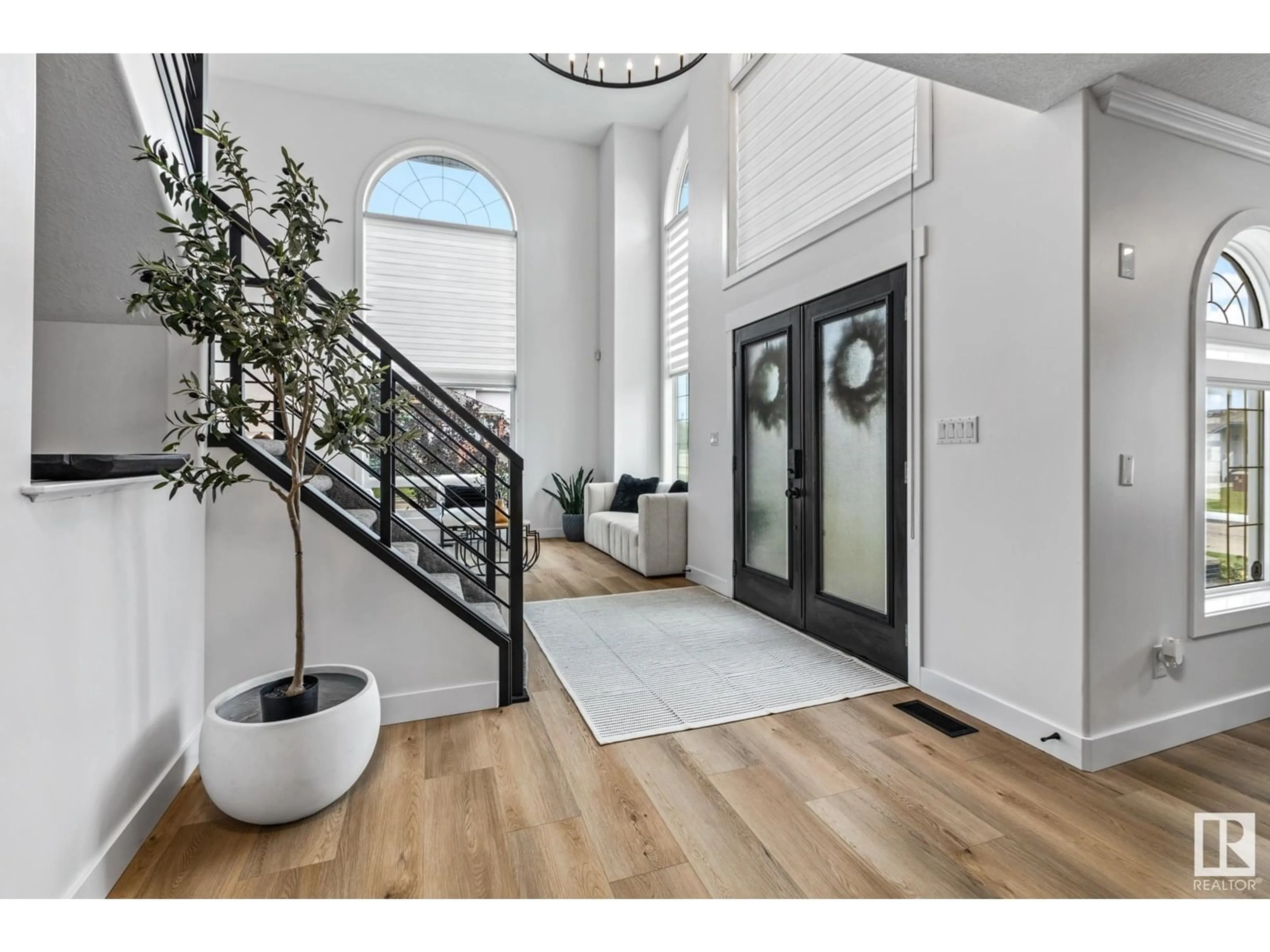 Indoor entryway for 36 - 36 RGE ROAD 233 ROAD, Rural Strathcona County Alberta T8B1C9