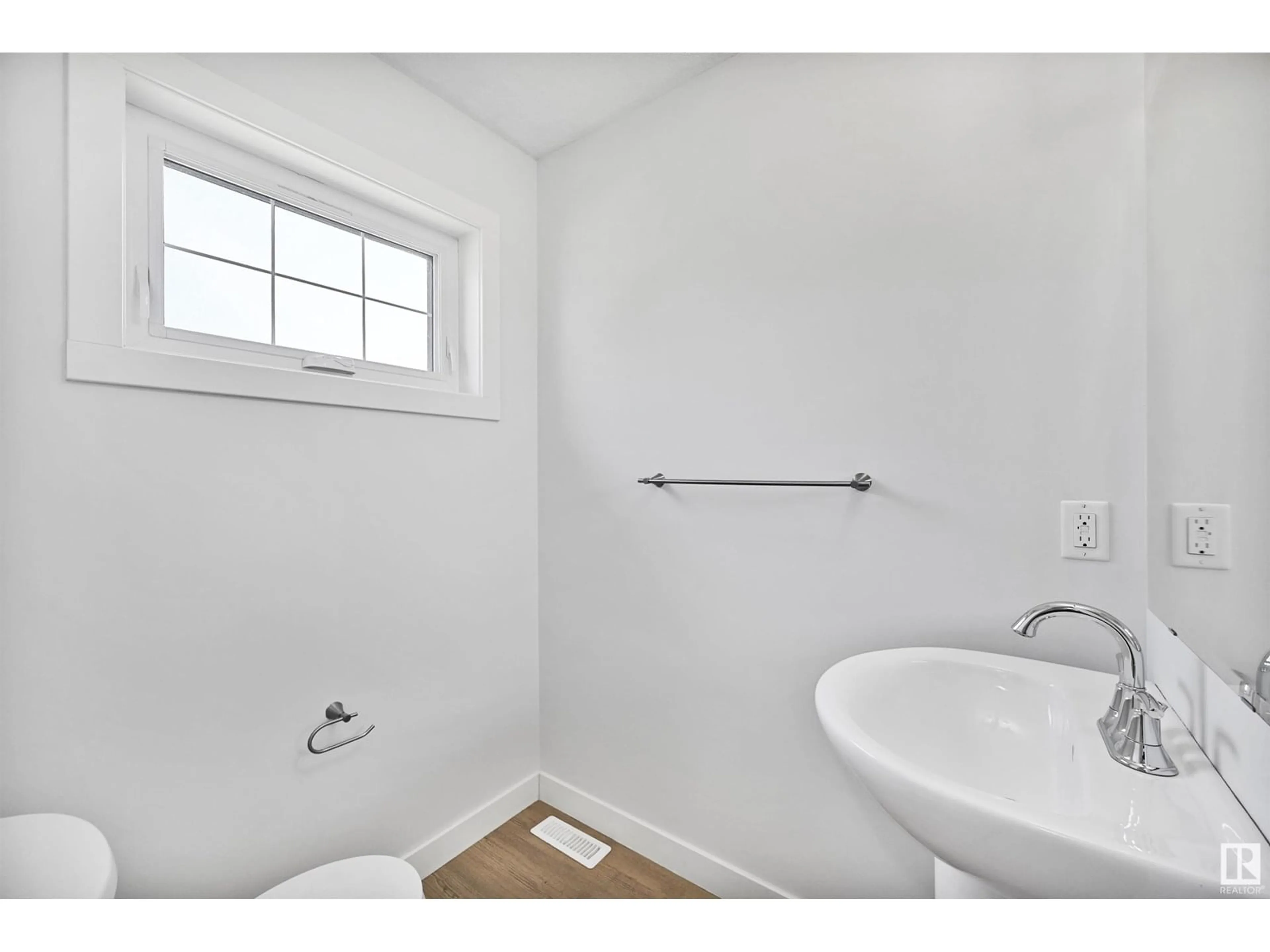 Standard bathroom, ceramic/tile floor for 7080 SOUTH TERWILLEGAR DR, Edmonton Alberta T6R0V1