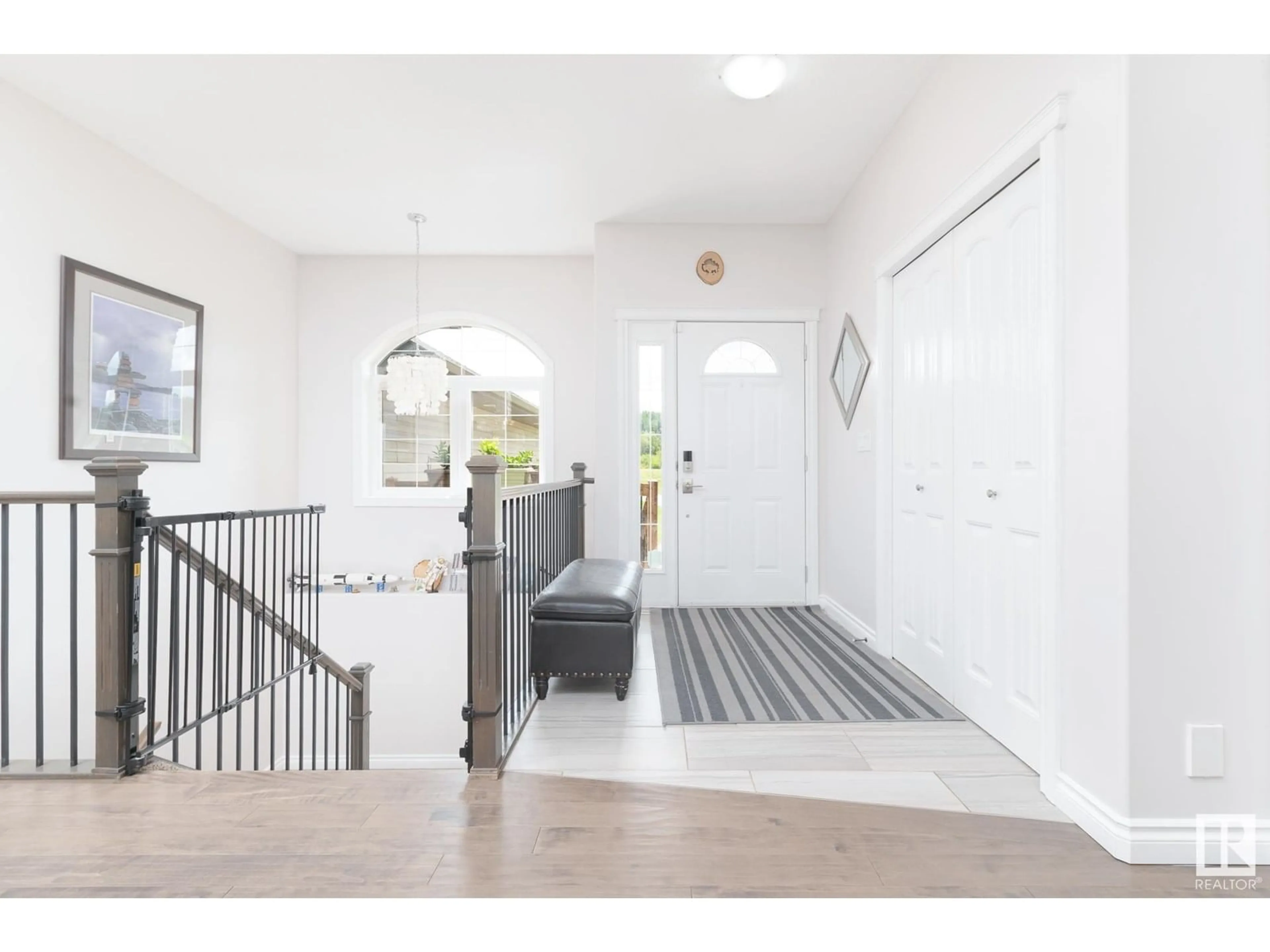 Indoor entryway for #4 - 54208 RGE ROAD 12, Rural Lac Ste. Anne County Alberta T0E1V2