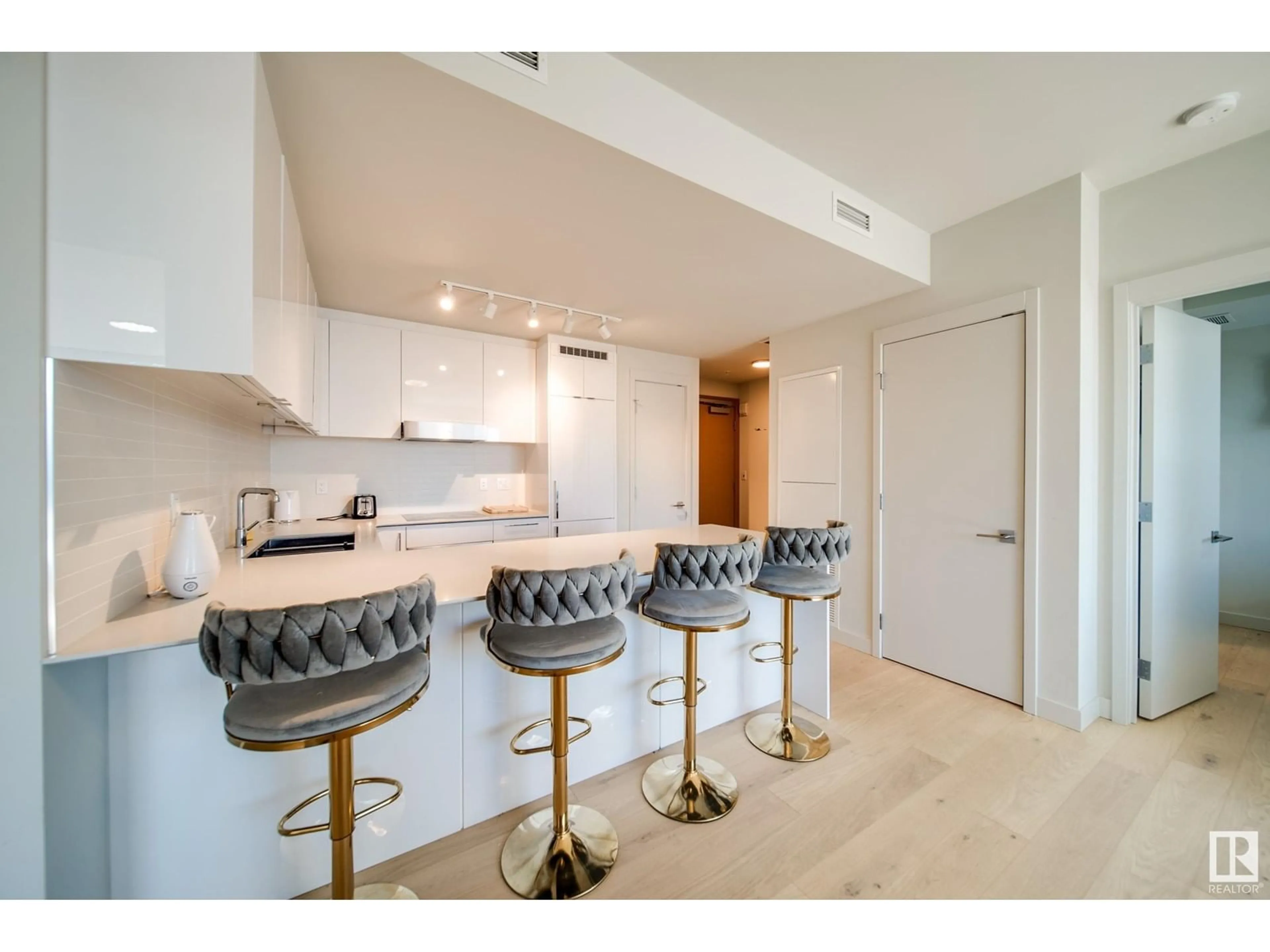 Unknown for 3505 102 ST NW, Edmonton Alberta T5J4Y8