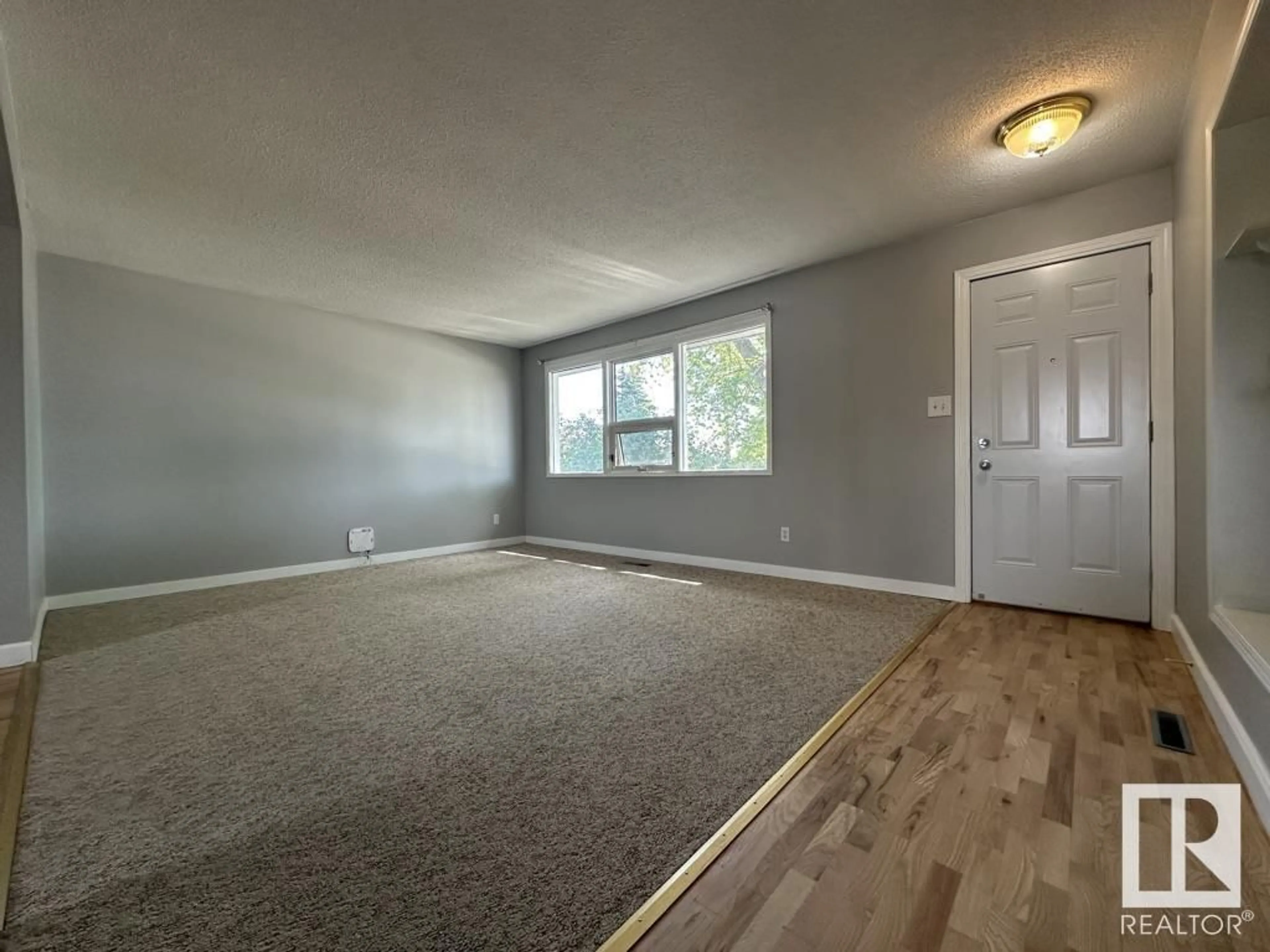 A pic of a room for 9512/9514 128 AV, Edmonton Alberta T5E0H6