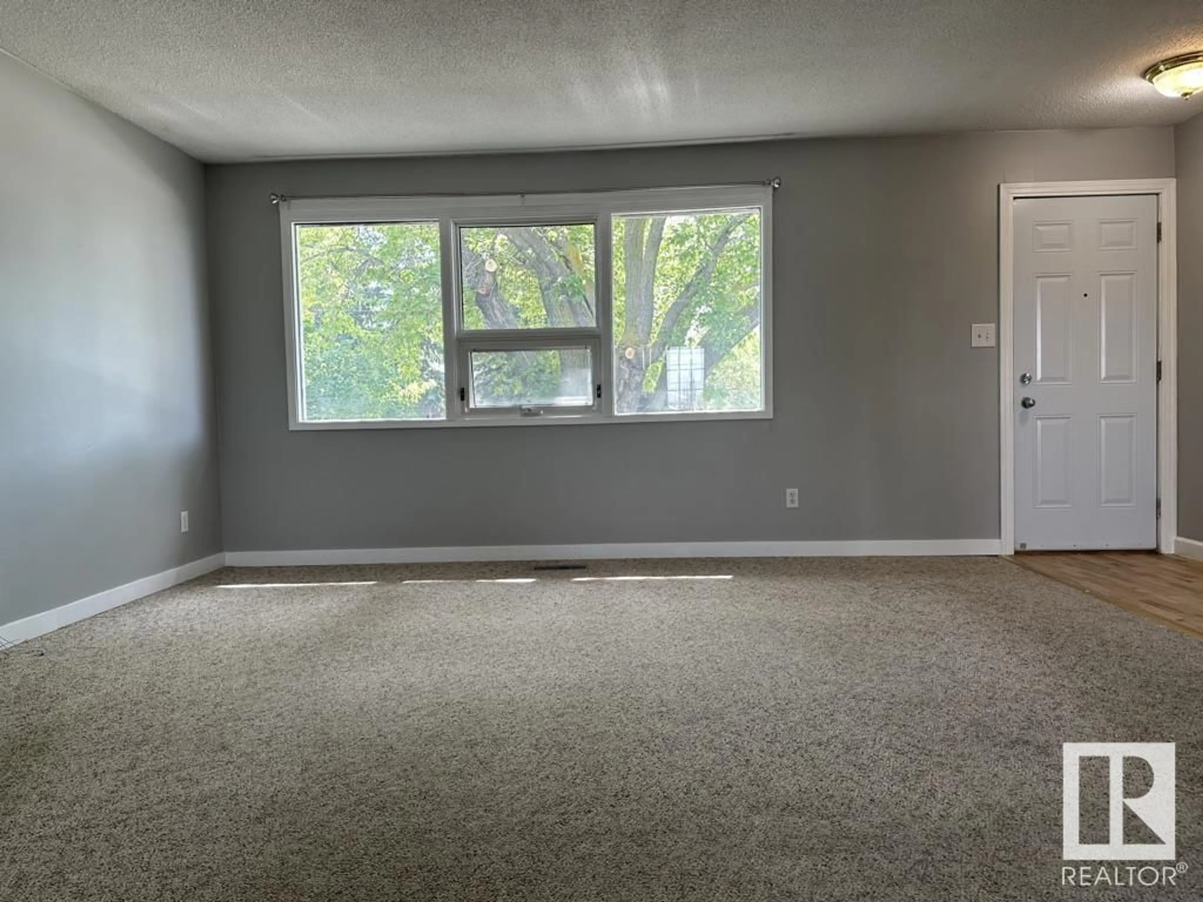 A pic of a room for 9512/9514 128 AV, Edmonton Alberta T5E0H6