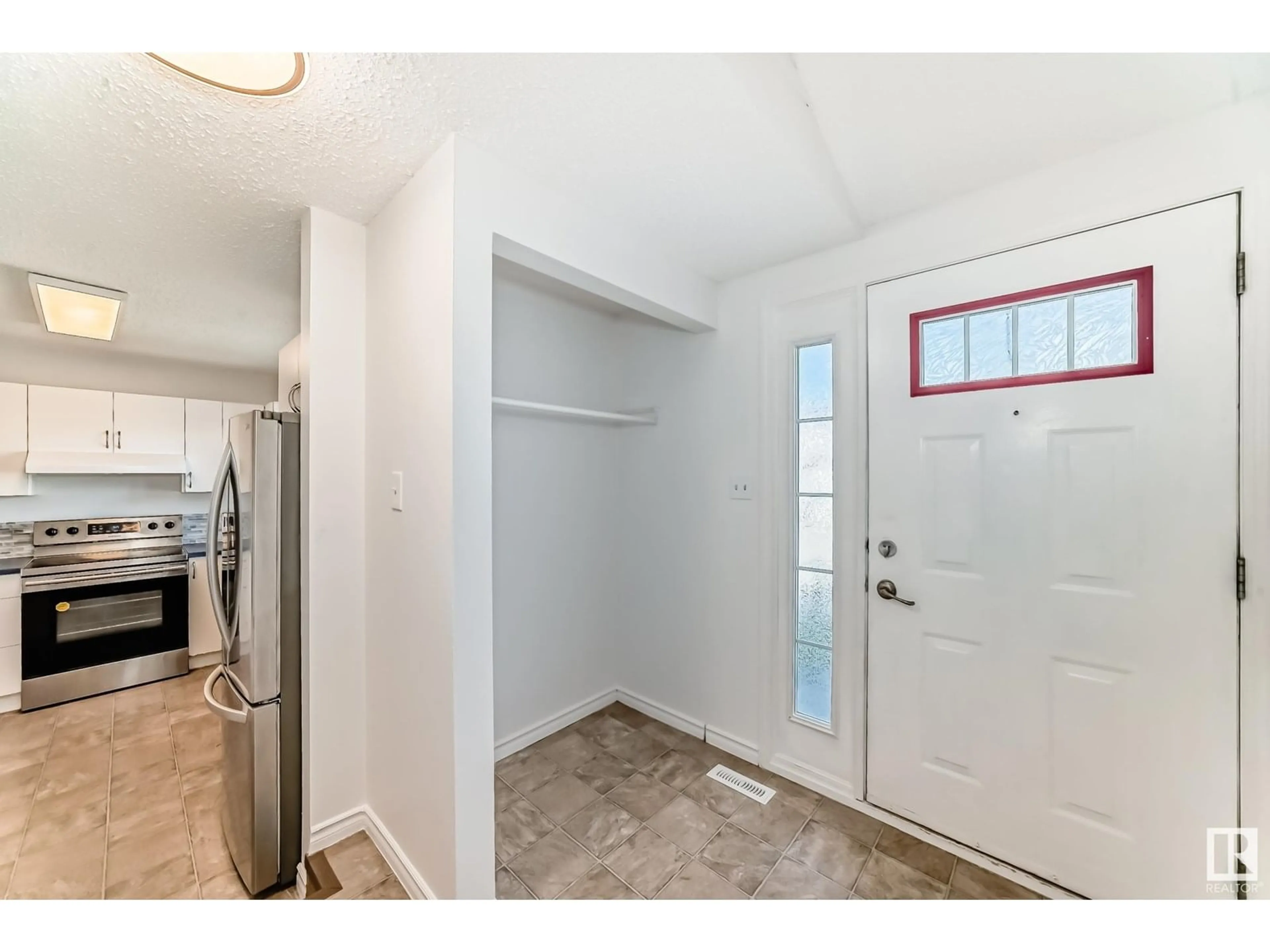 Indoor entryway for #54 - 3115 119 ST, Edmonton Alberta T6J5N5