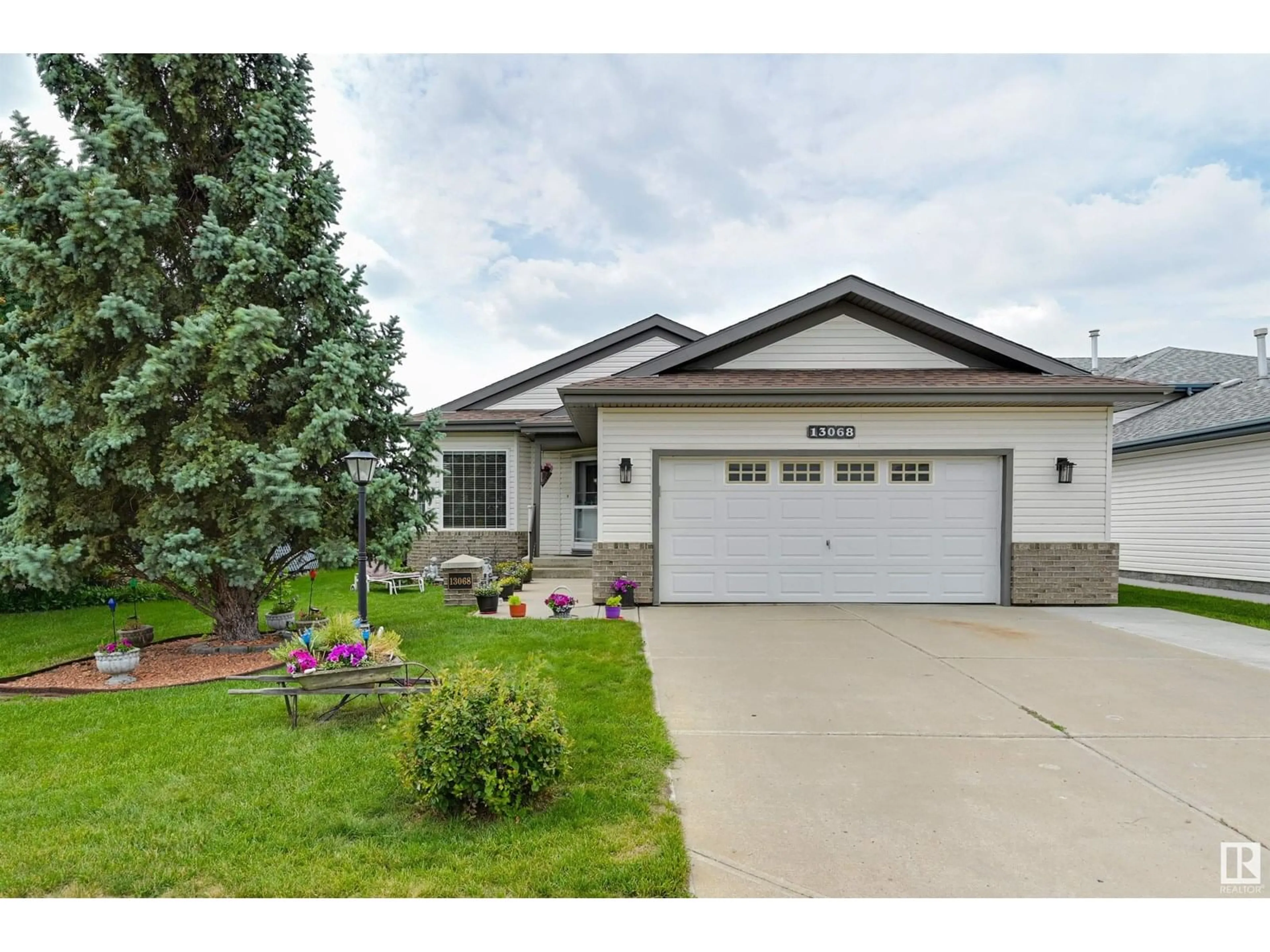 Home with vinyl exterior material, street for NW - 13068 39 ST, Edmonton Alberta T5A4Y6