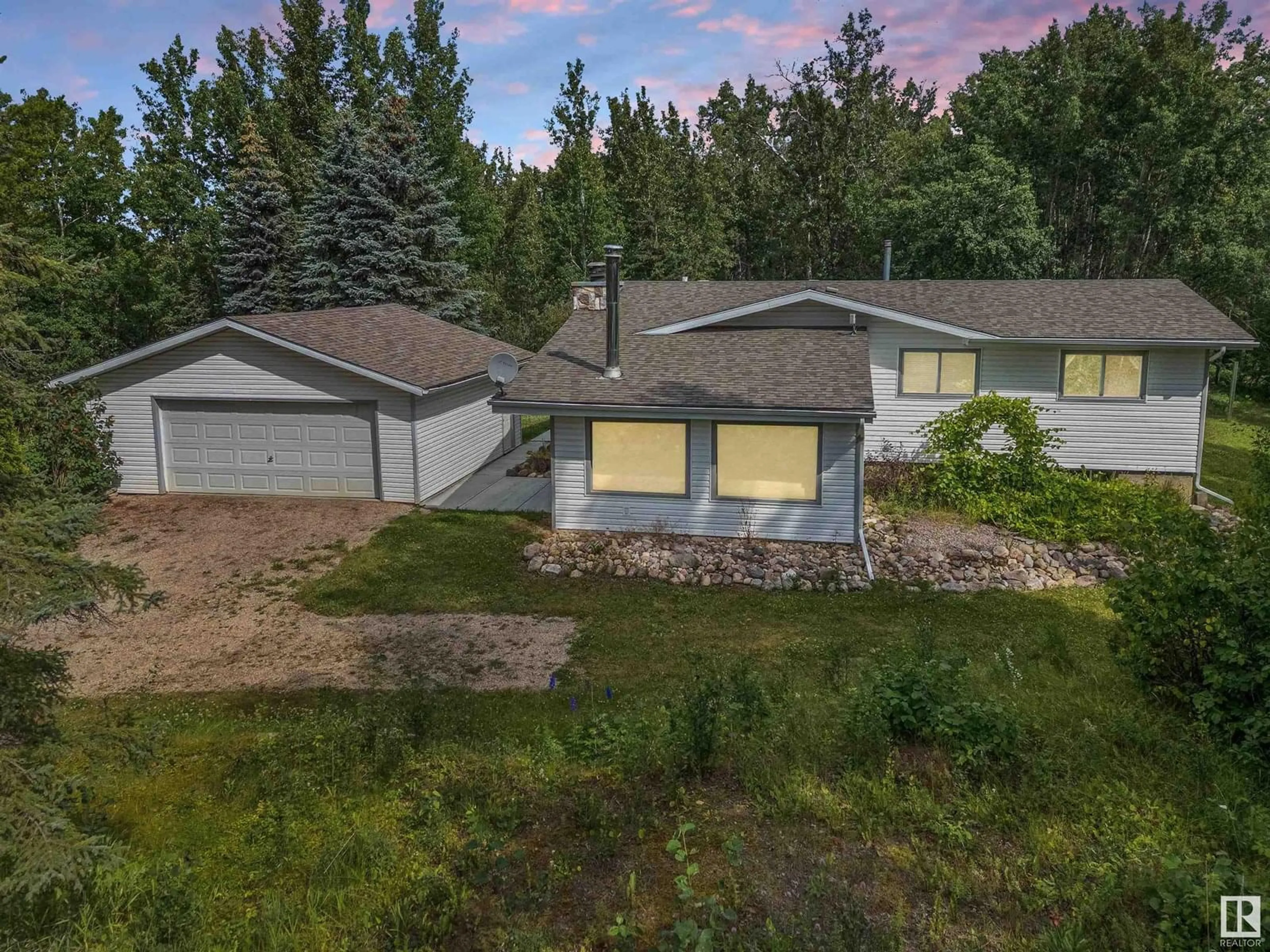 A pic from outside/outdoor area/front of a property/back of a property/a pic from drone, unknown for 53301 - 29 RGE ROAD 32, Rural Parkland County Alberta T0E0N0