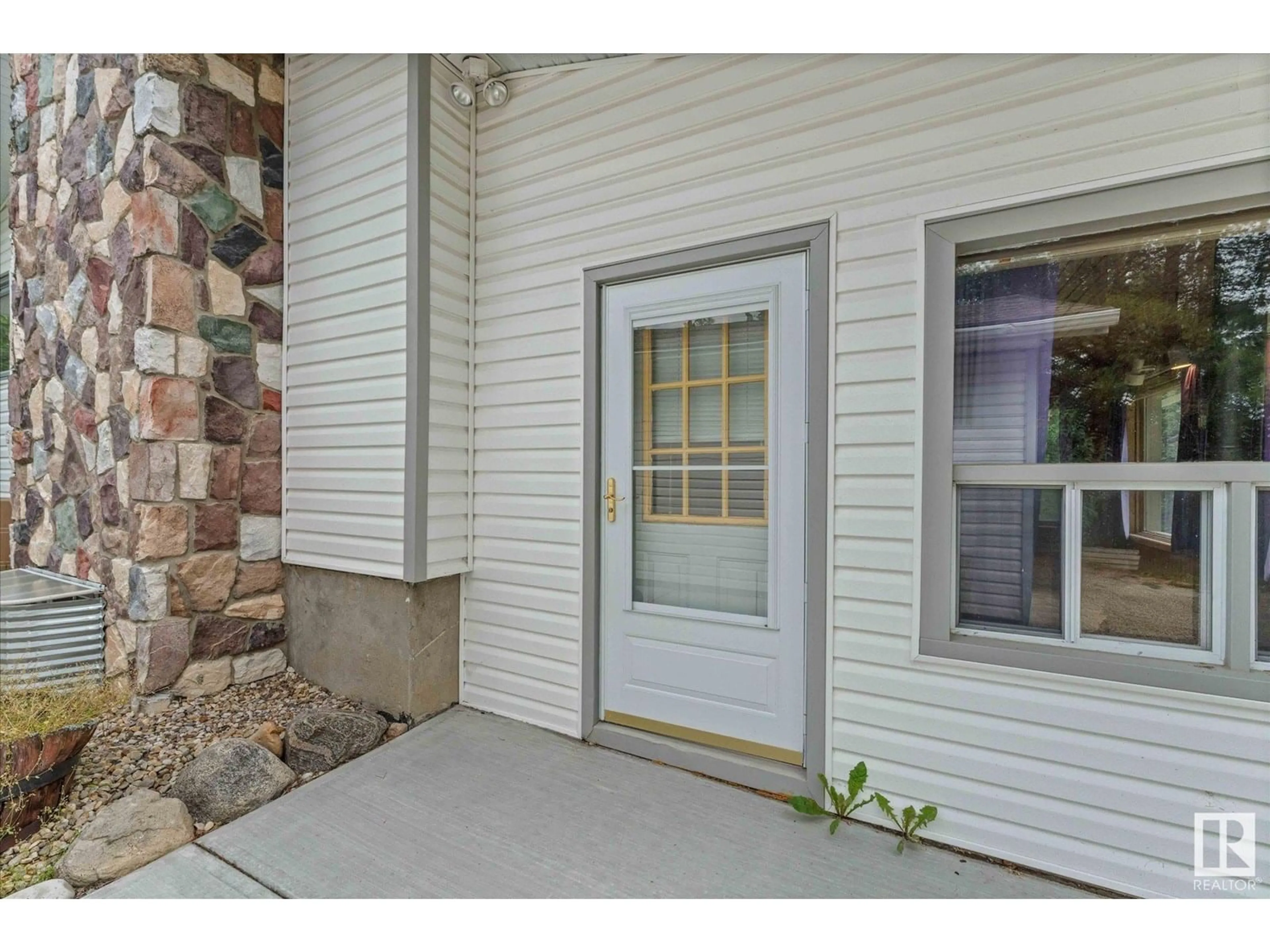 Indoor entryway for 53301 - 29 RGE ROAD 32, Rural Parkland County Alberta T0E0N0