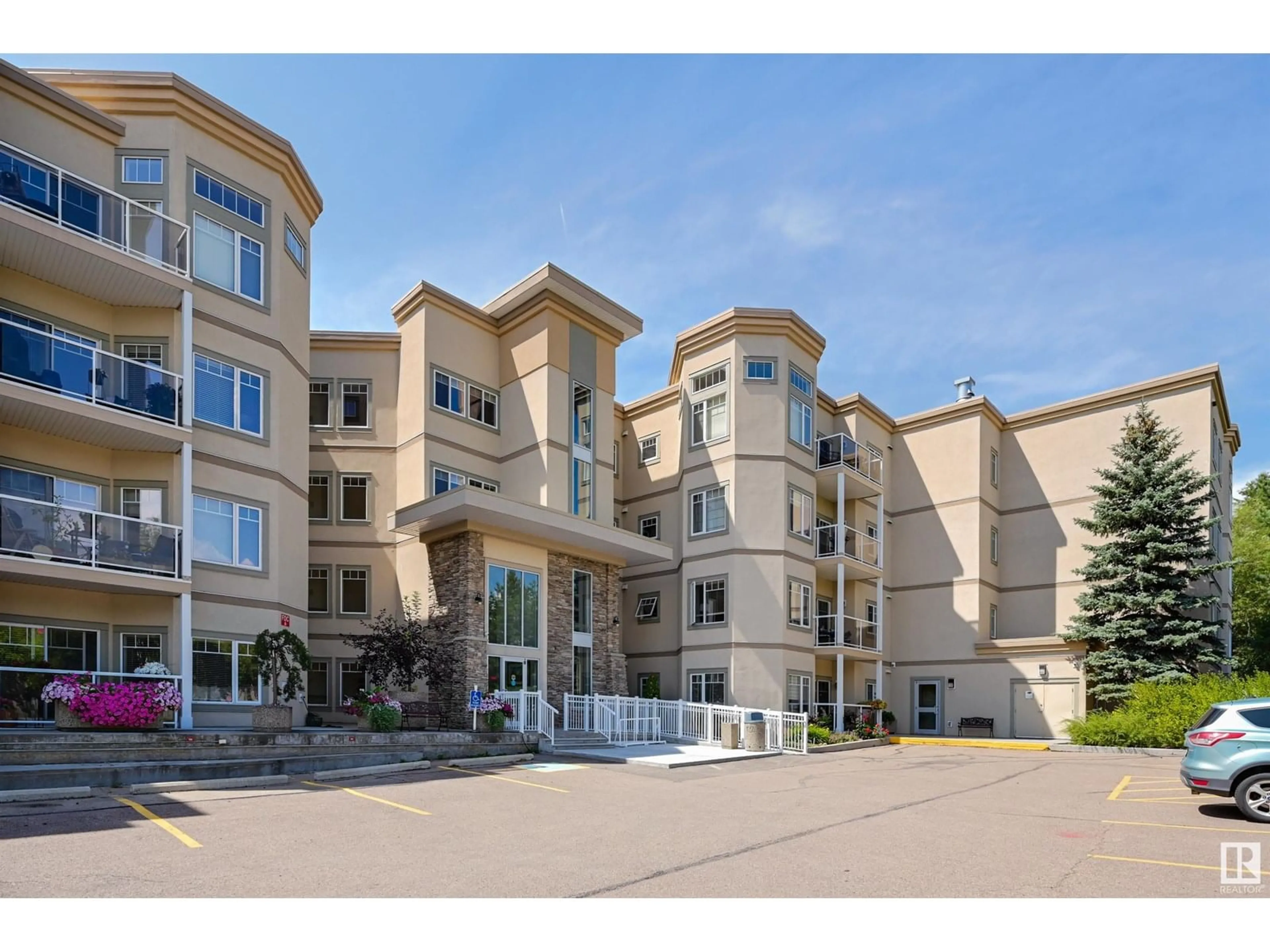Indoor foyer for 402 - 5 GATE AV, St. Albert Alberta T8N0N3