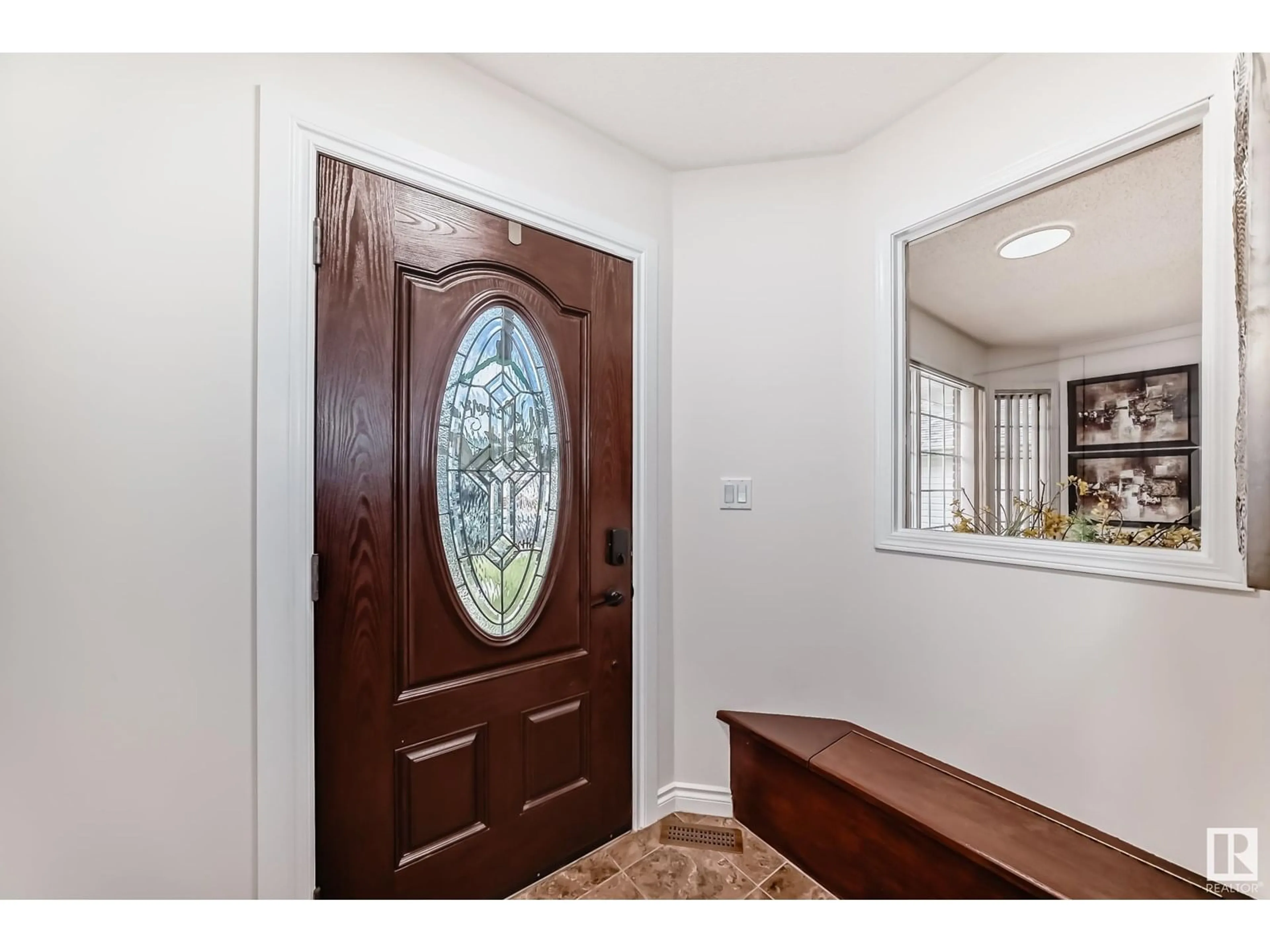 Indoor entryway for 3155 36 AV, Edmonton Alberta T6T1H8