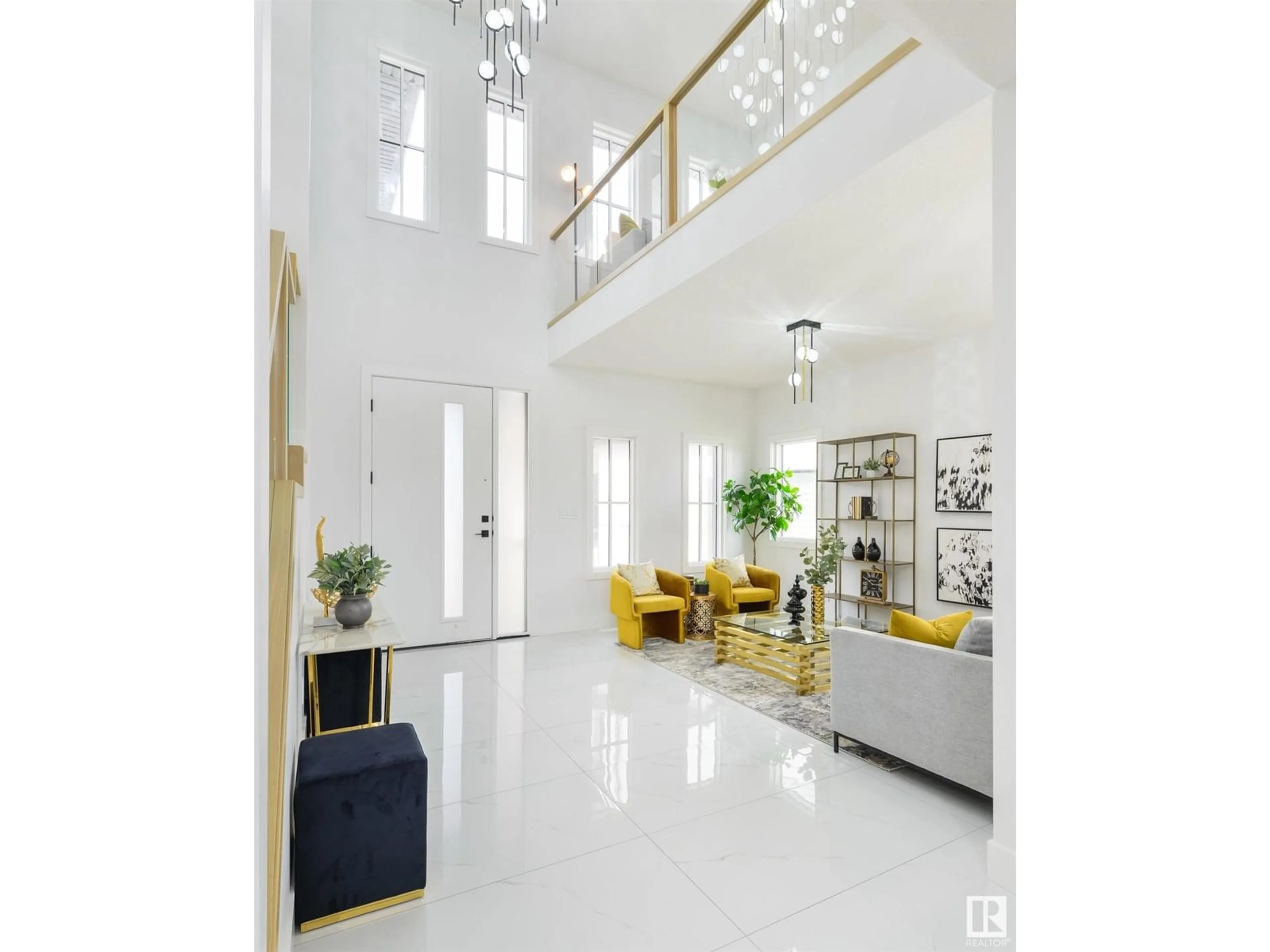 Indoor foyer for SW - 3104 2 AVE AV, Edmonton Alberta T6X3C7