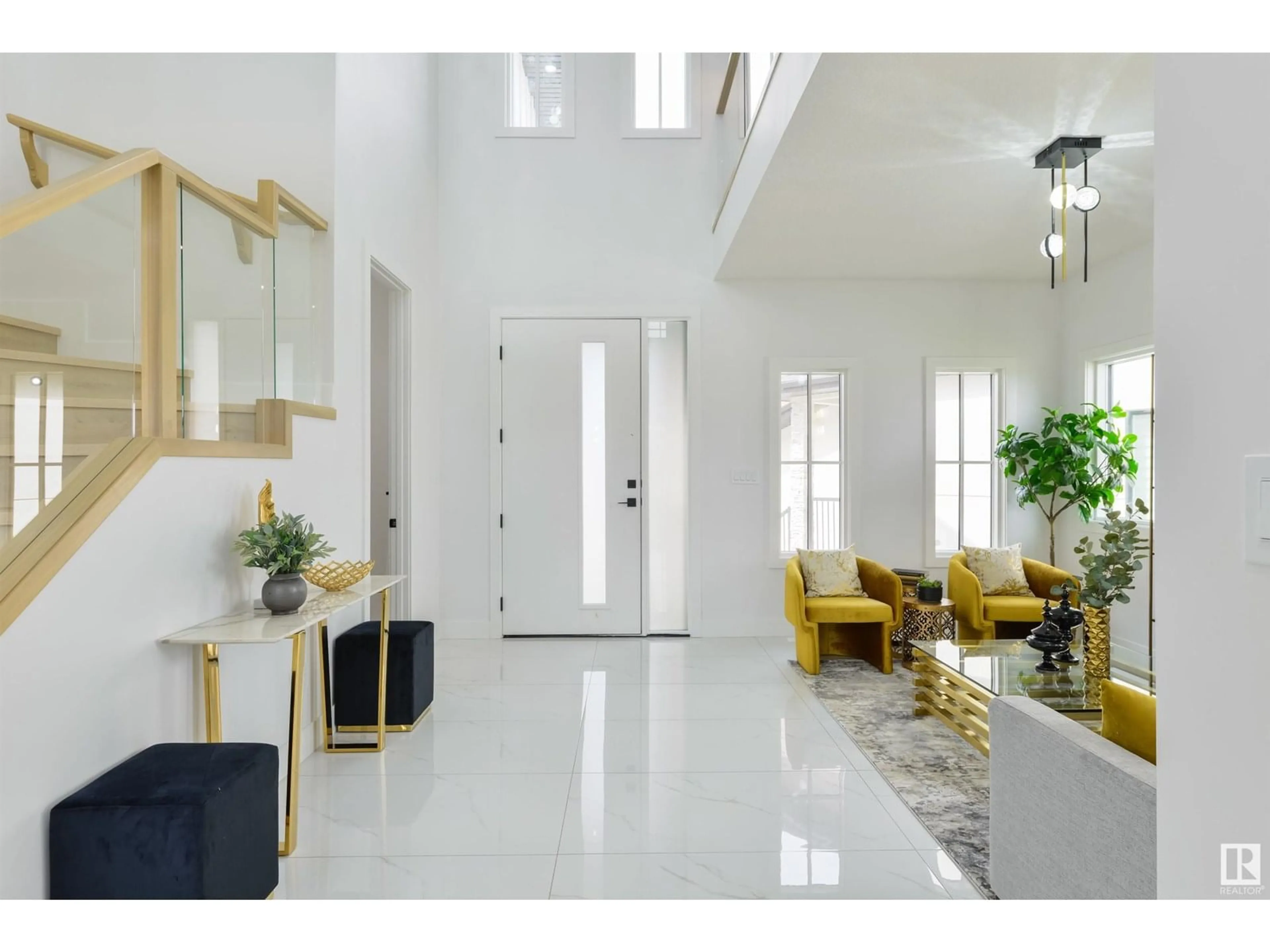 Indoor foyer for SW - 3104 2 AVE AV, Edmonton Alberta T6X3C7