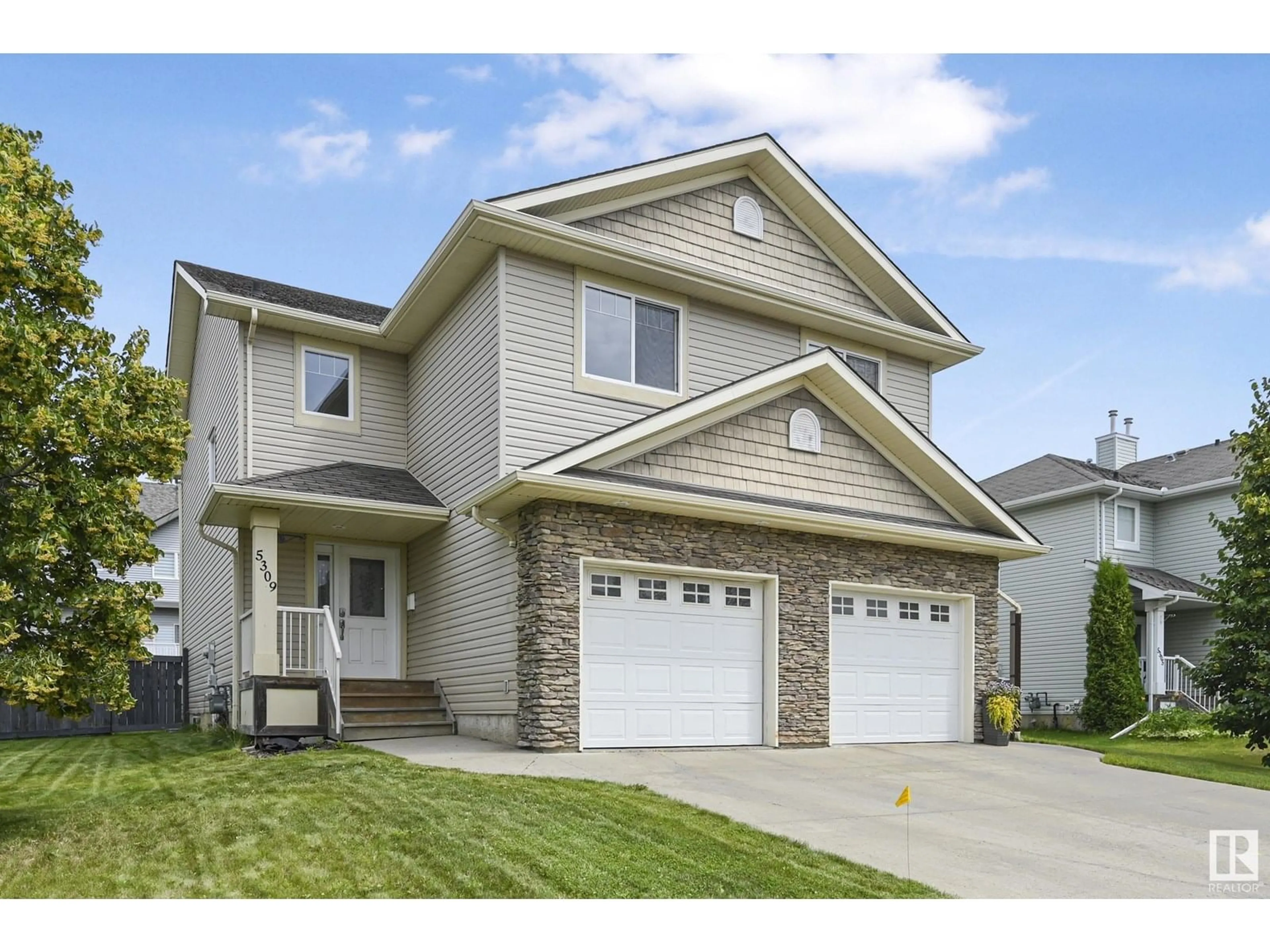 Home with vinyl exterior material, street for 5309 RUE PARK ST, Beaumont Alberta T4X1L5