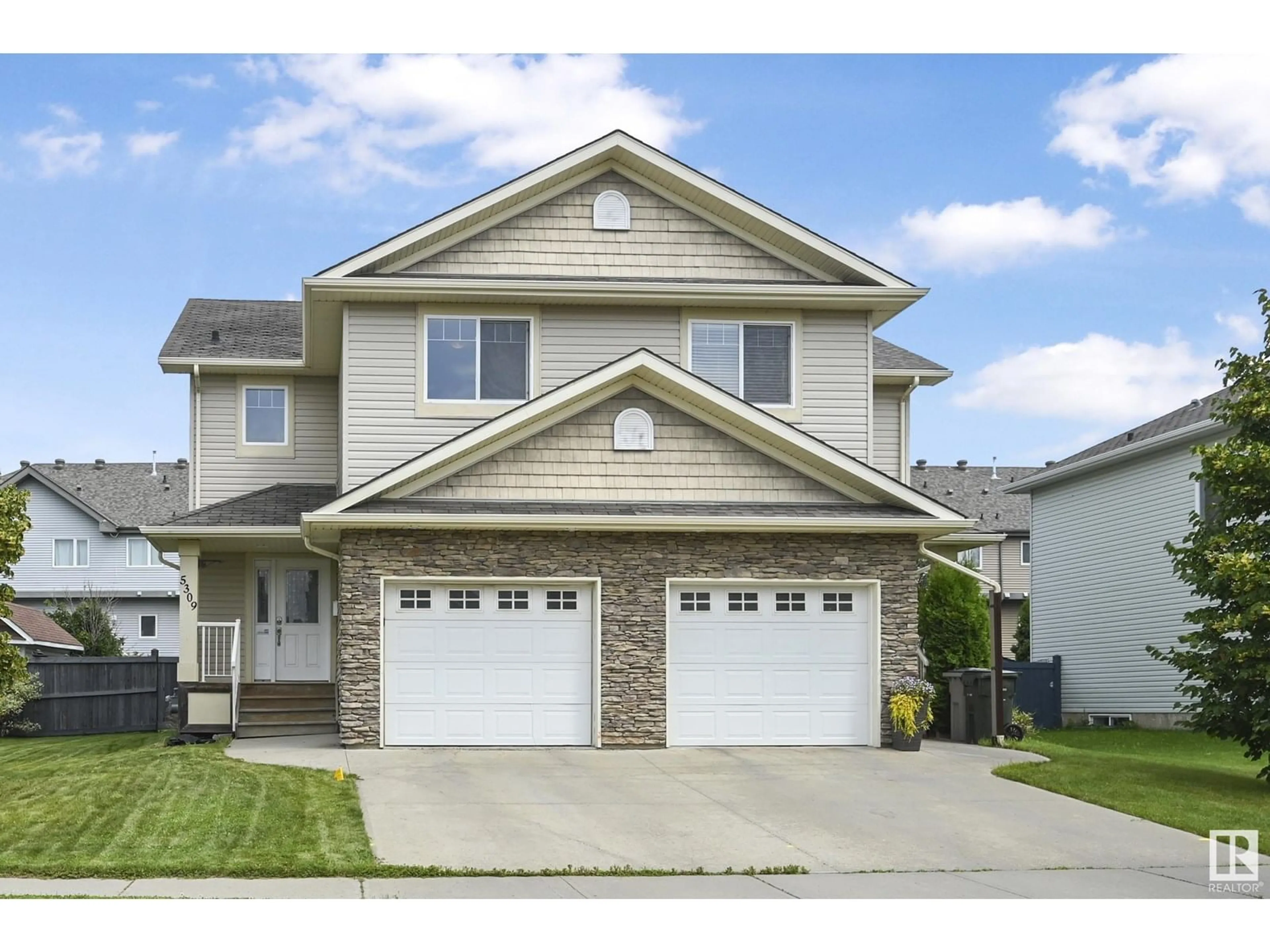 Home with vinyl exterior material, street for 5309 RUE PARK ST, Beaumont Alberta T4X1L5