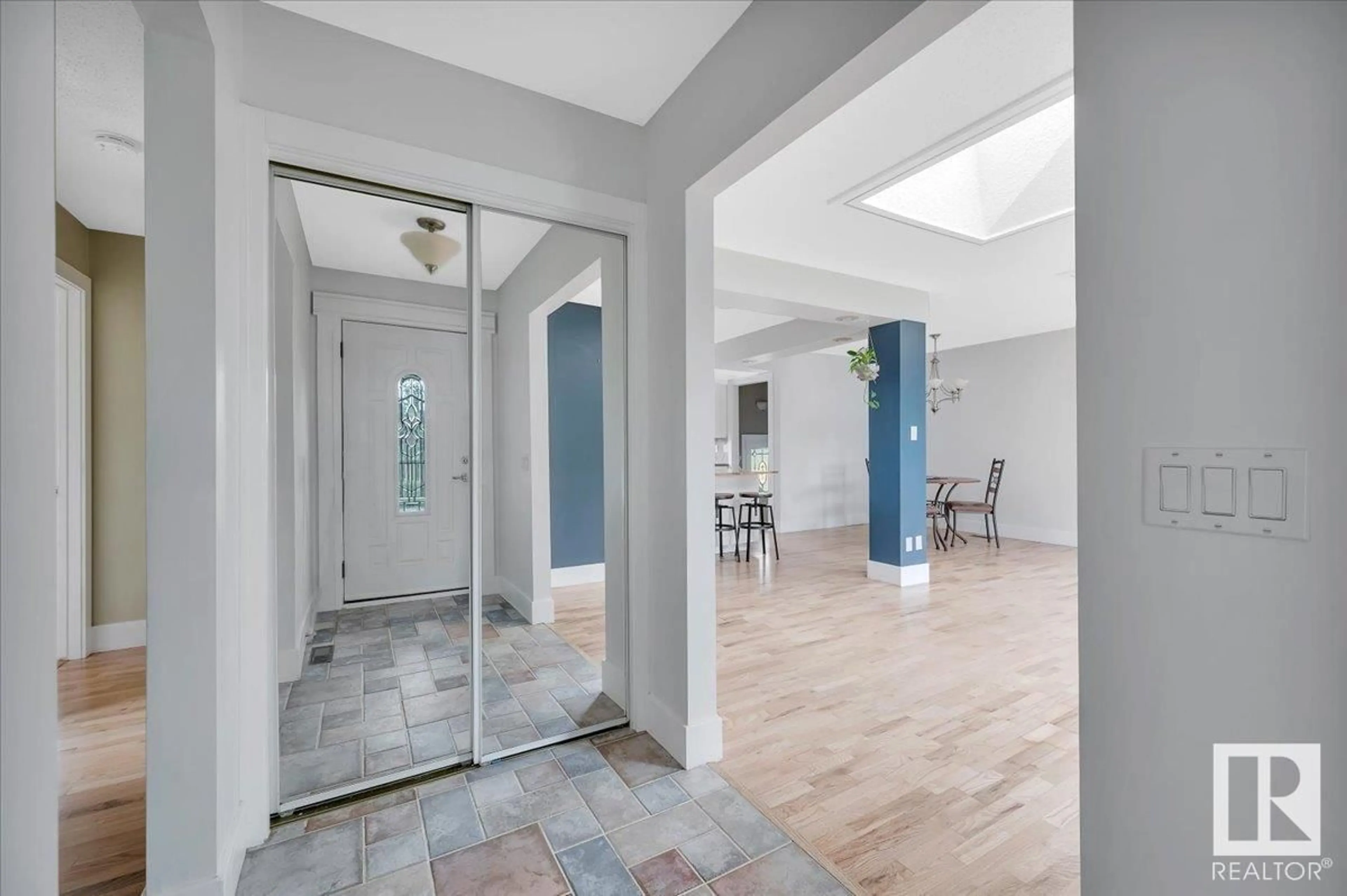 Indoor foyer for 2 MEADOWBROOK RD, Sherwood Park Alberta T8A0N8