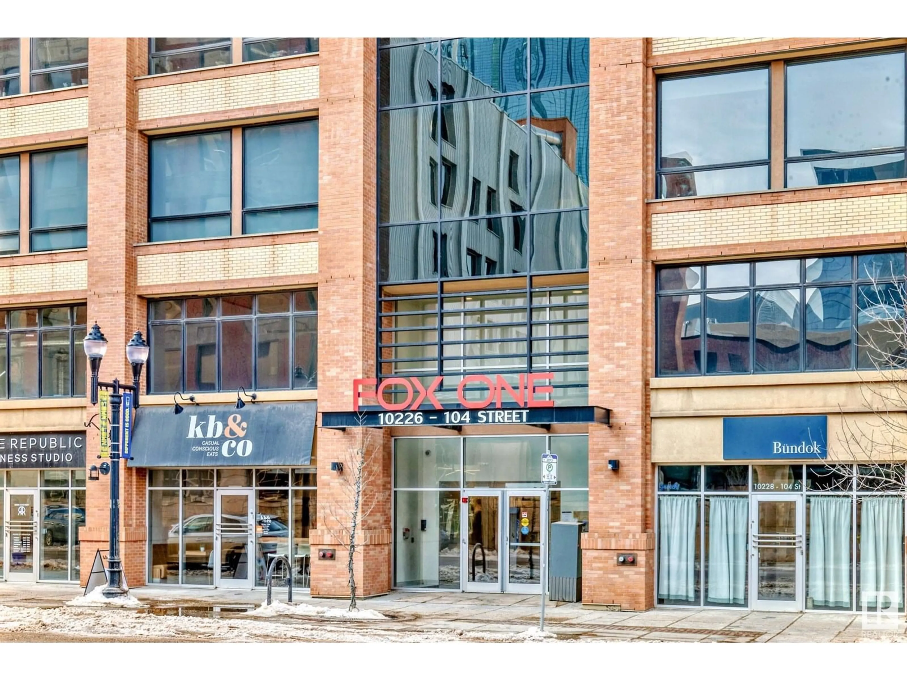 Indoor foyer for 806 - 10226 104 ST NW, Edmonton Alberta T5J1B8