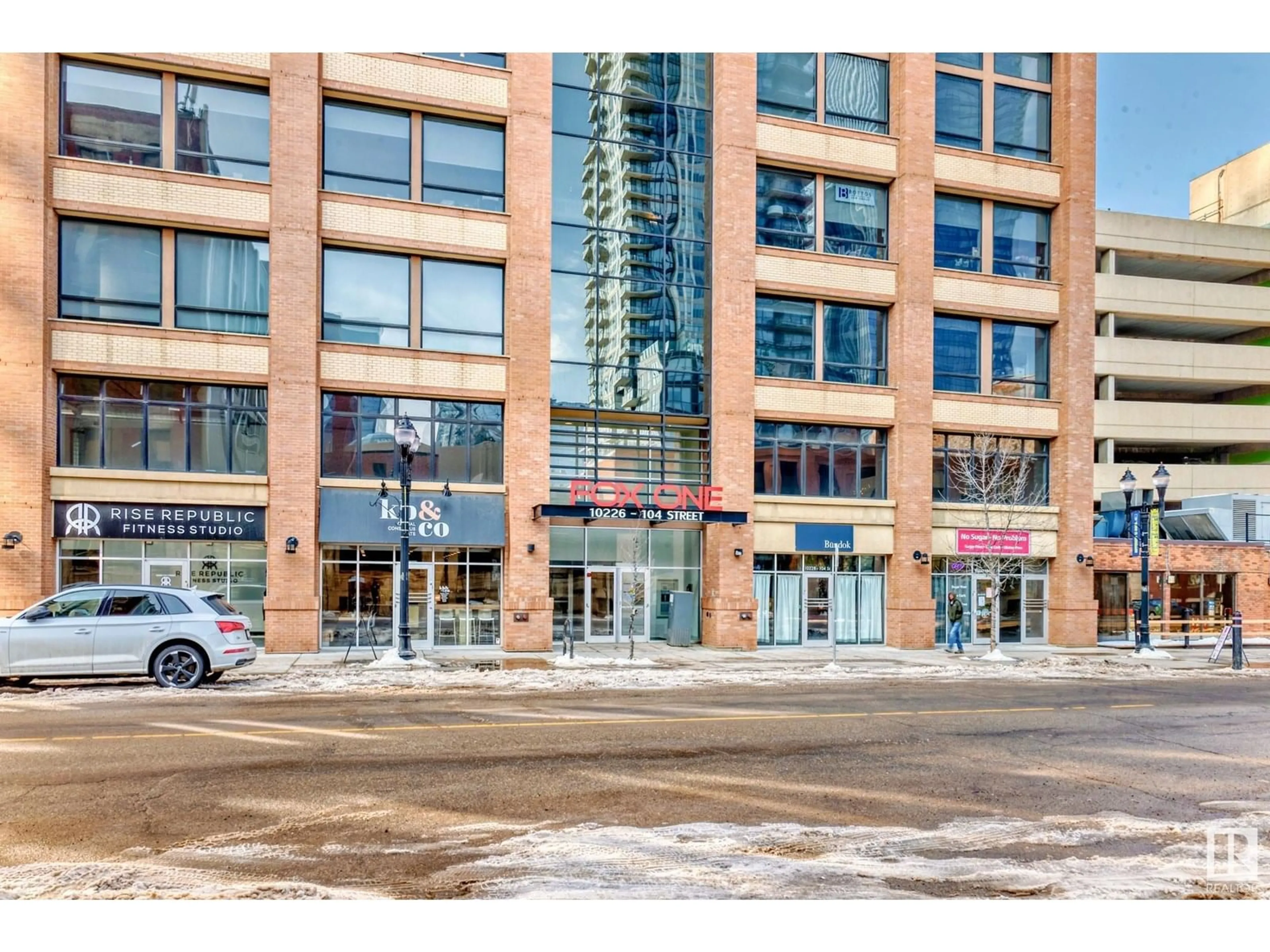 Indoor foyer for 806 - 10226 104 ST NW, Edmonton Alberta T5J1B8