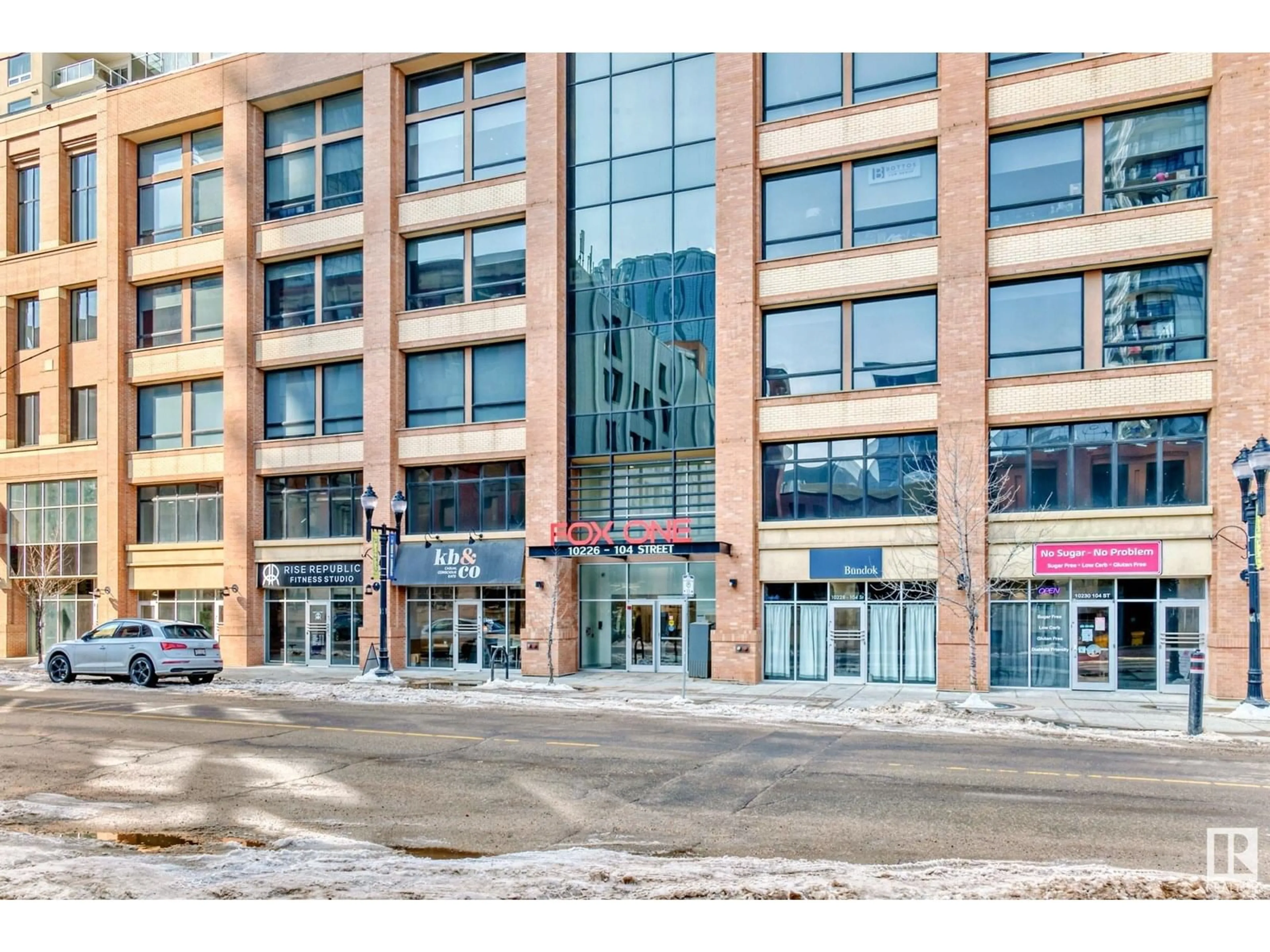Indoor foyer for 806 - 10226 104 ST NW, Edmonton Alberta T5J1B8