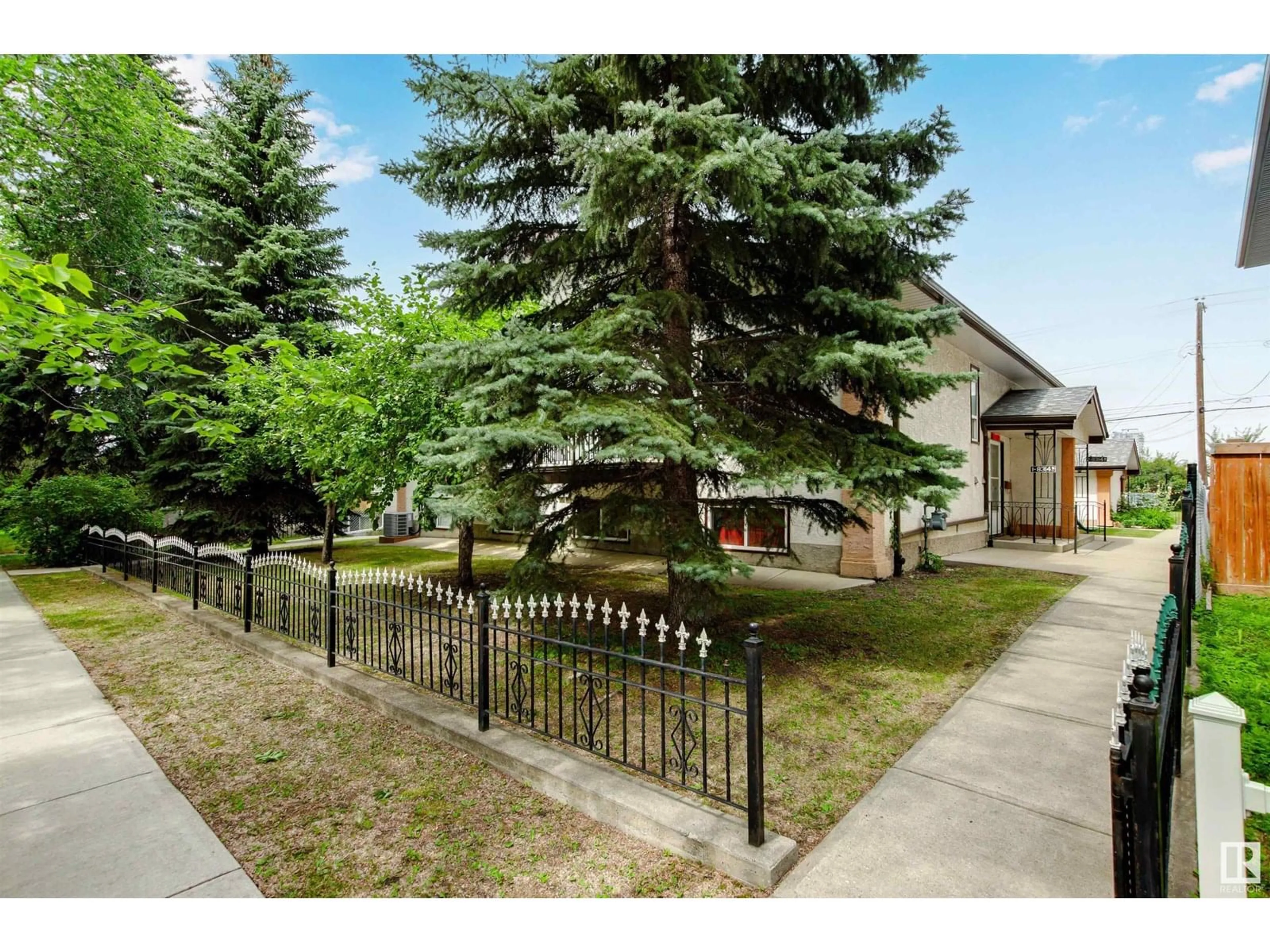 Patio, street for #2 - 8314 81 AV, Edmonton Alberta T6C0W2