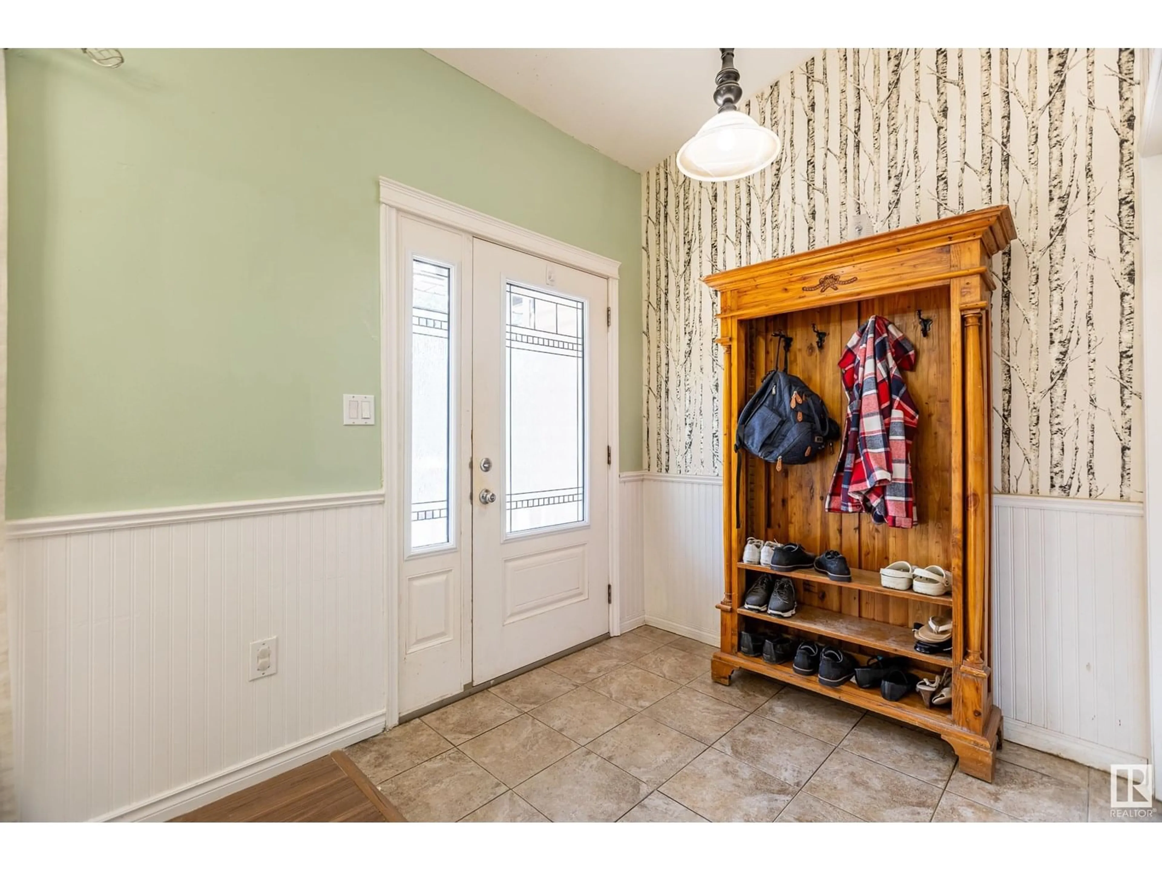 Indoor entryway for 28 BELLA VISTA ES, Rural Lac Ste. Anne County Alberta T0E1N0