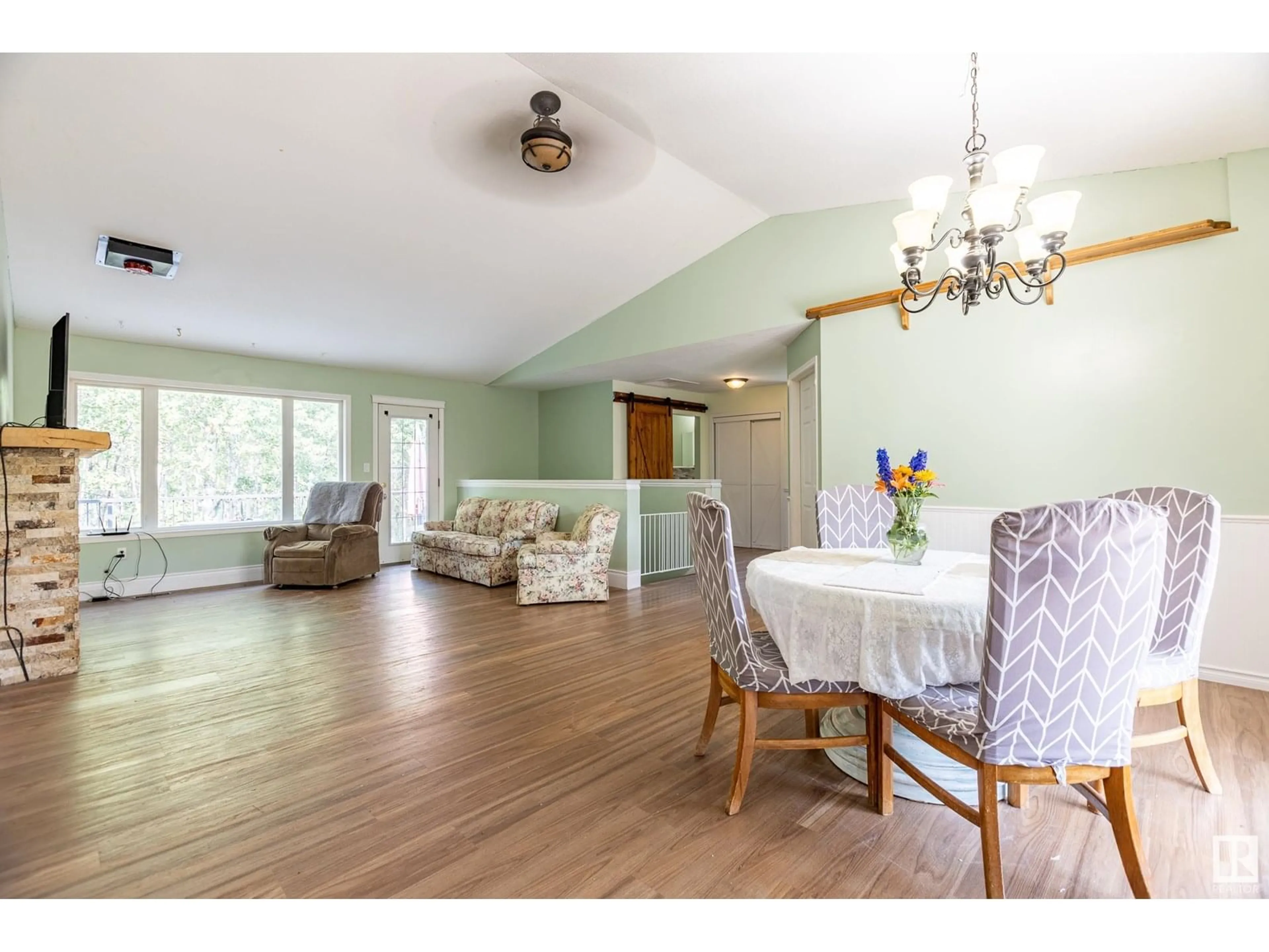 Dining room, wood/laminate floor for 28 BELLA VISTA ES, Rural Lac Ste. Anne County Alberta T0E1N0