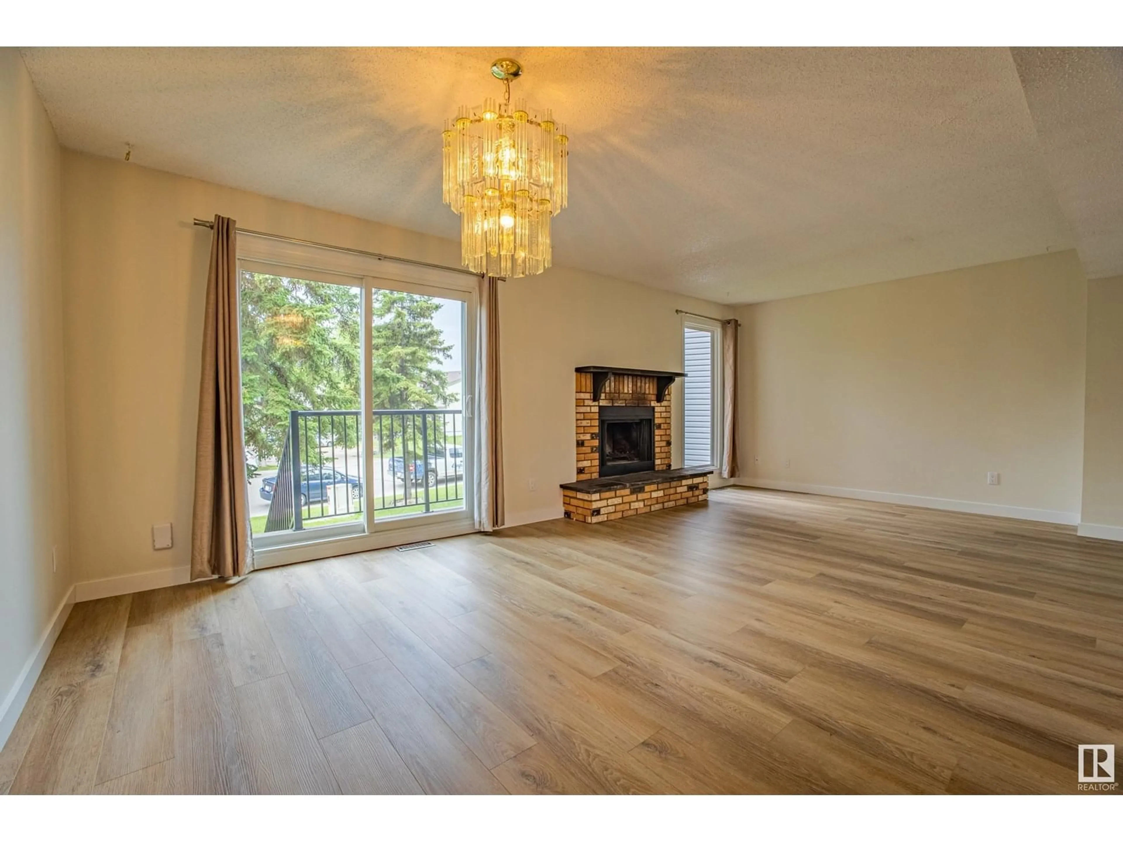 A pic of a room for 5388 38A AV, Edmonton Alberta T6L2H4