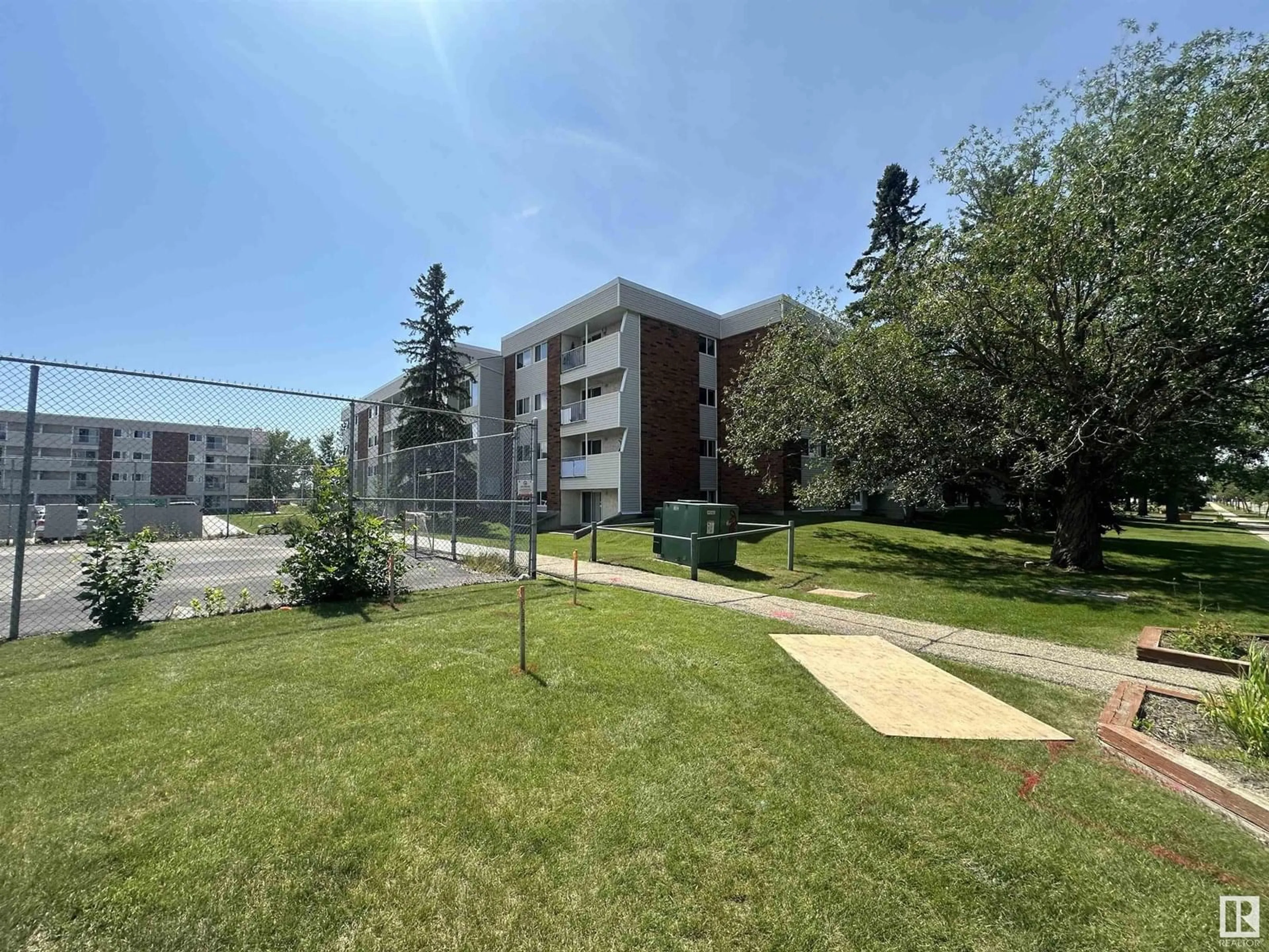 A pic from outside/outdoor area/front of a property/back of a property/a pic from drone, street for 68 - 11255 31 AV, Edmonton Alberta T6J3V6