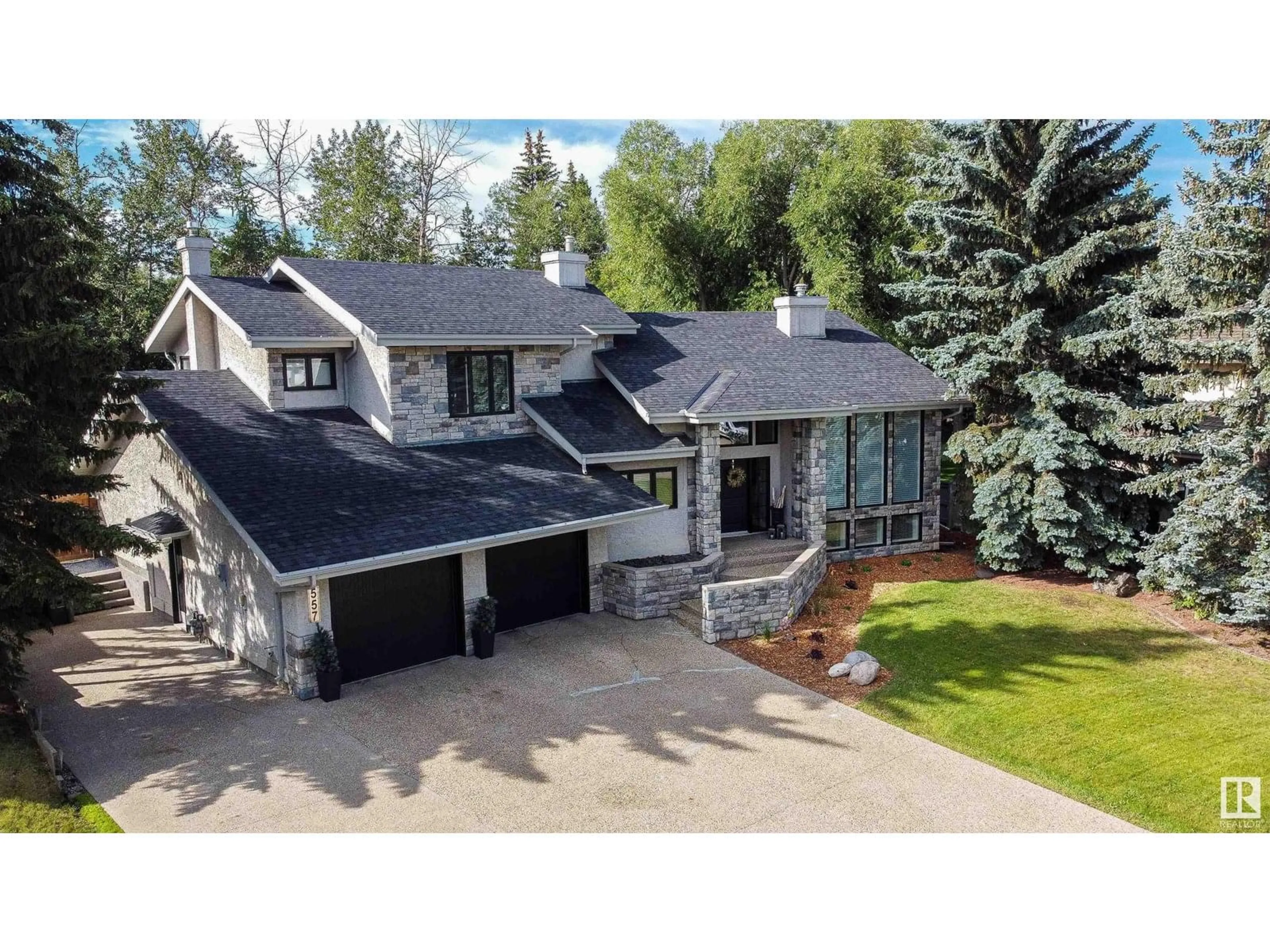 A pic from outside/outdoor area/front of a property/back of a property/a pic from drone, street for 557 ESTATE DR, Sherwood Park Alberta T8B1M2