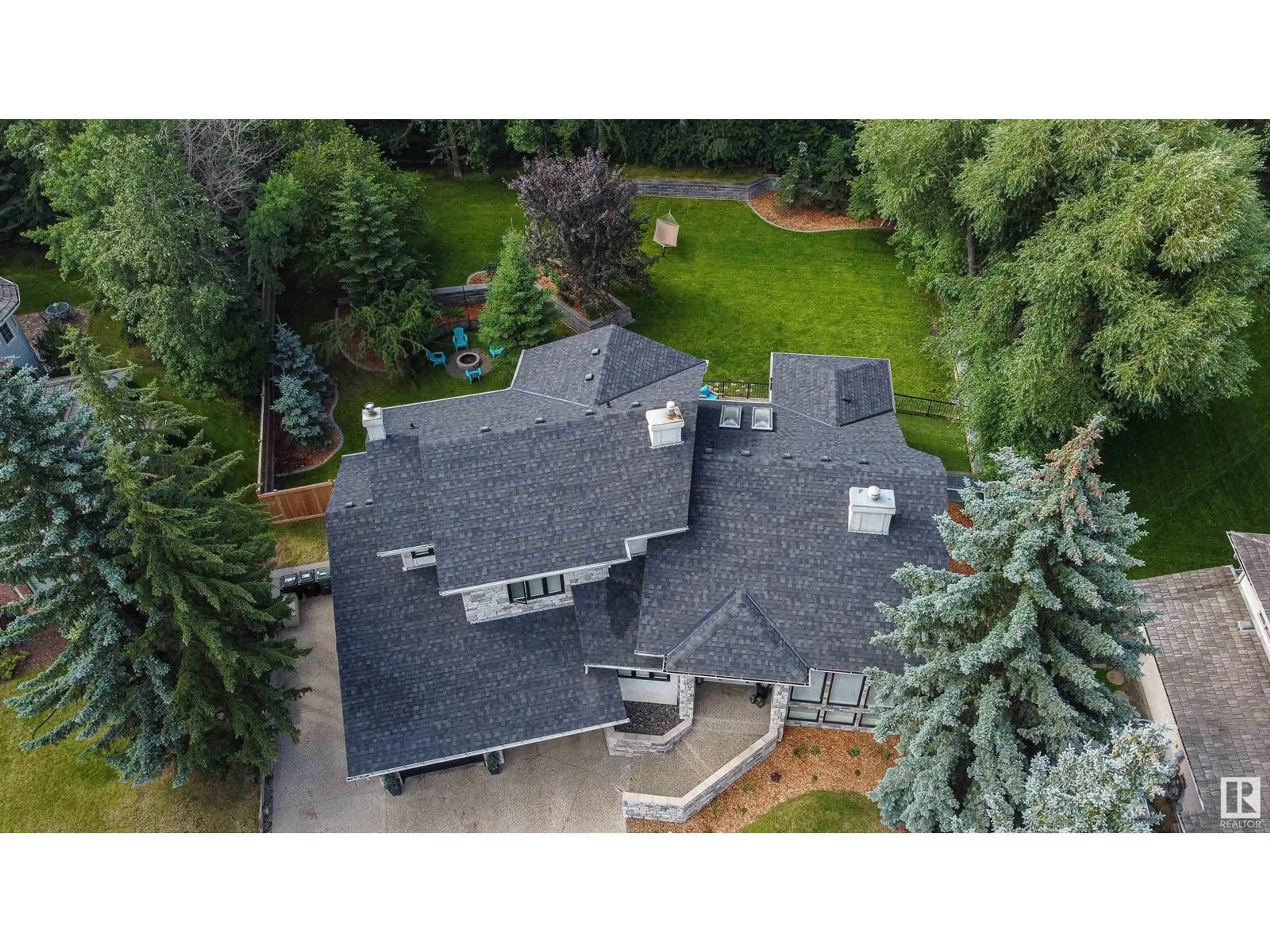 A pic from outside/outdoor area/front of a property/back of a property/a pic from drone, unknown for 557 ESTATE DR, Sherwood Park Alberta T8B1M2