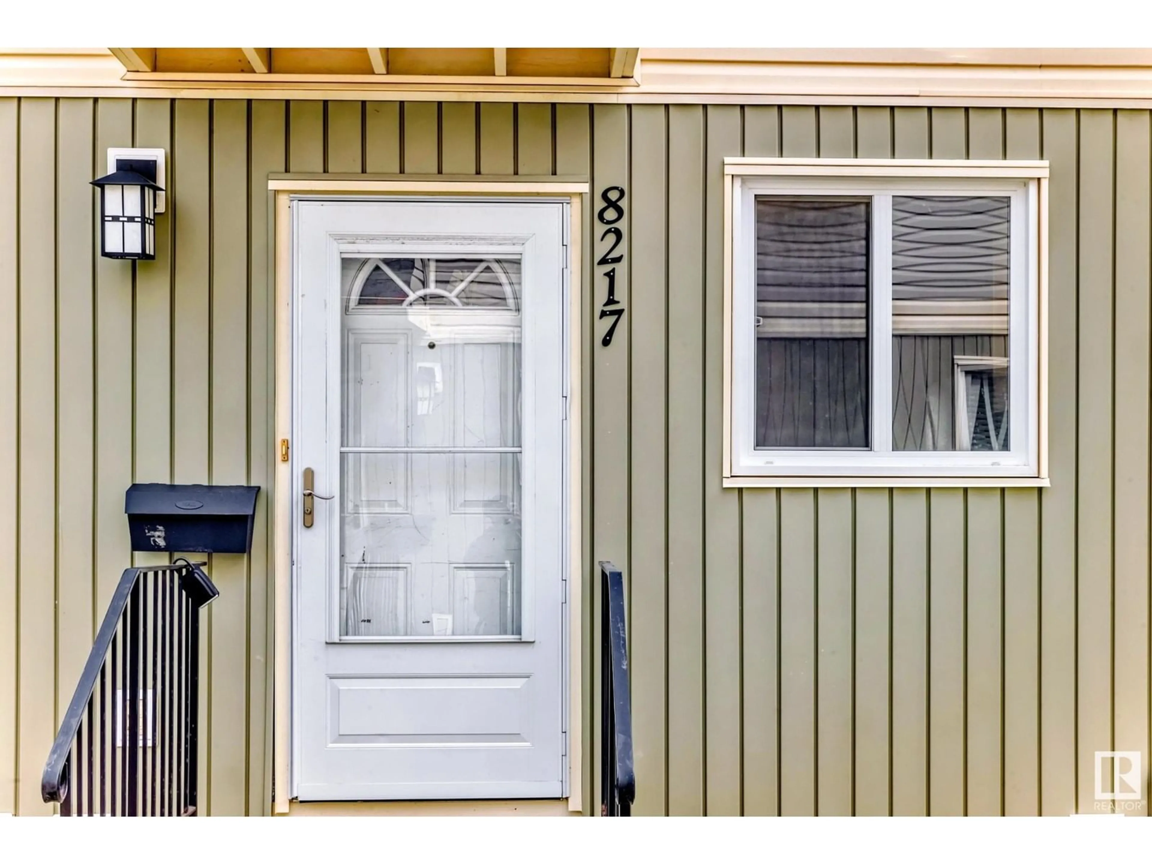 Indoor entryway for NW - 8217 182 ST, Edmonton Alberta T2T1L2