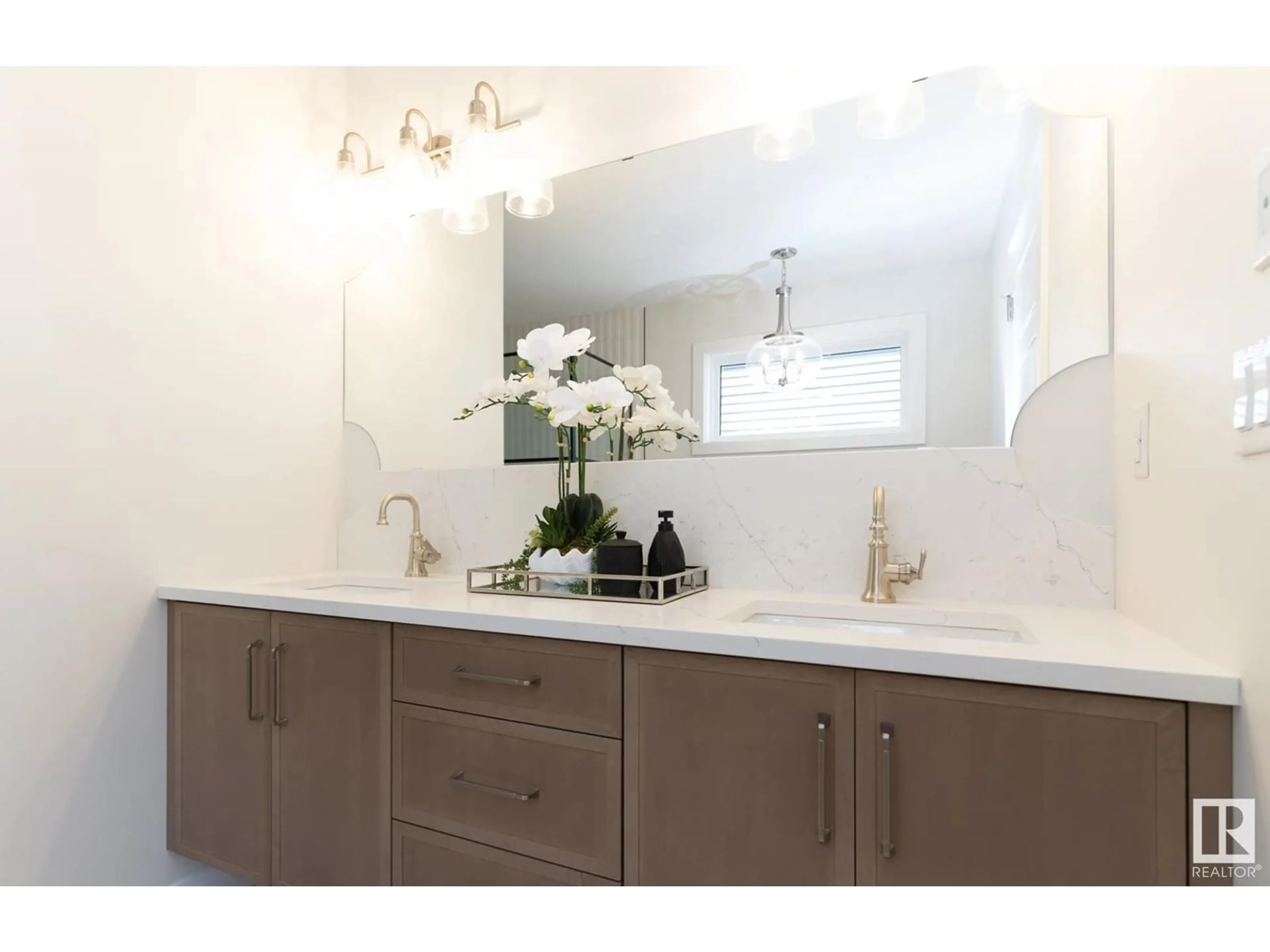 Contemporary bathroom, ceramic/tile floor for SW - 2504 158 ST, Edmonton Alberta T6W5P6