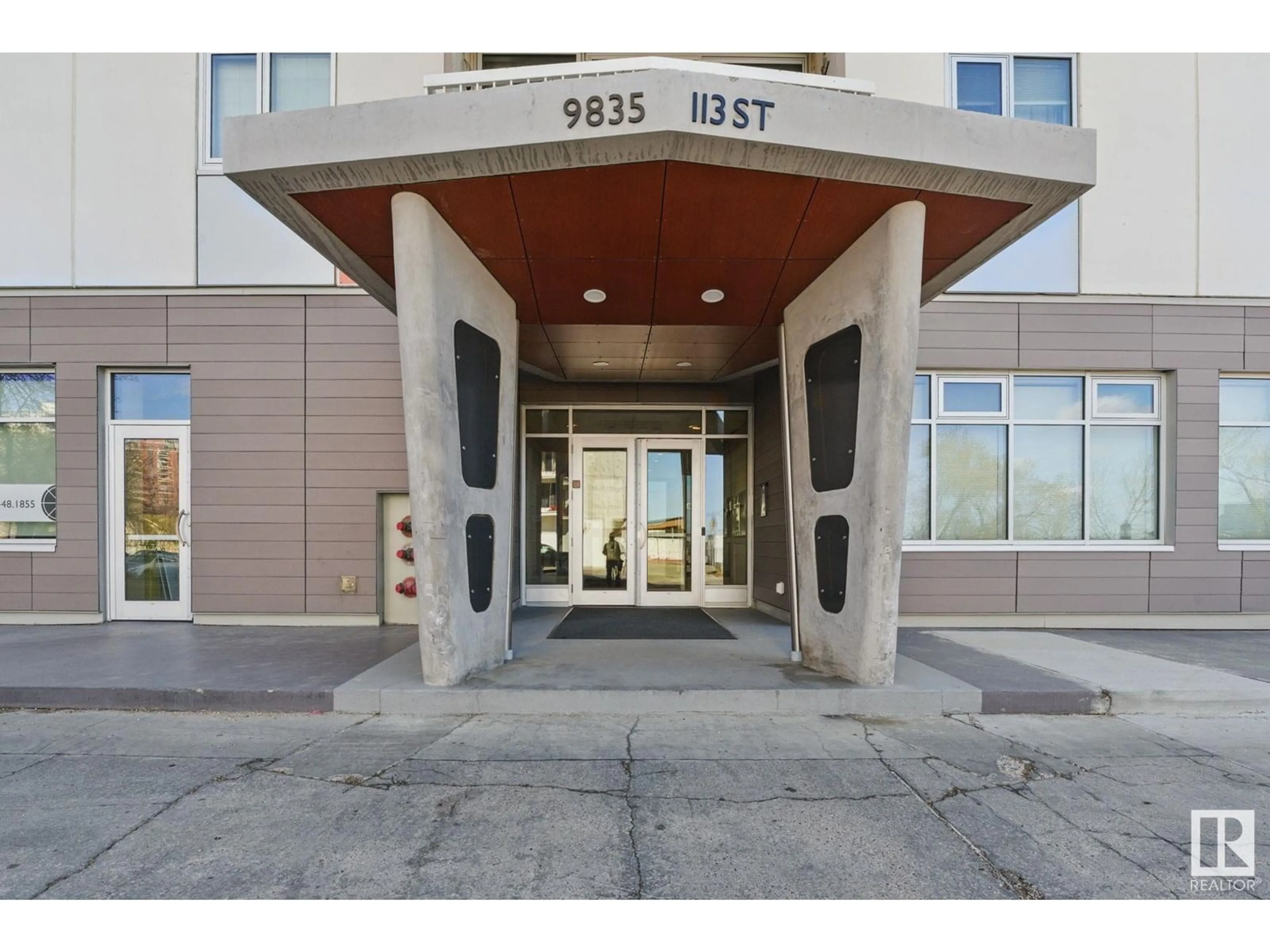 Indoor foyer for 1201 - 9835 113 ST, Edmonton Alberta T5K1N4