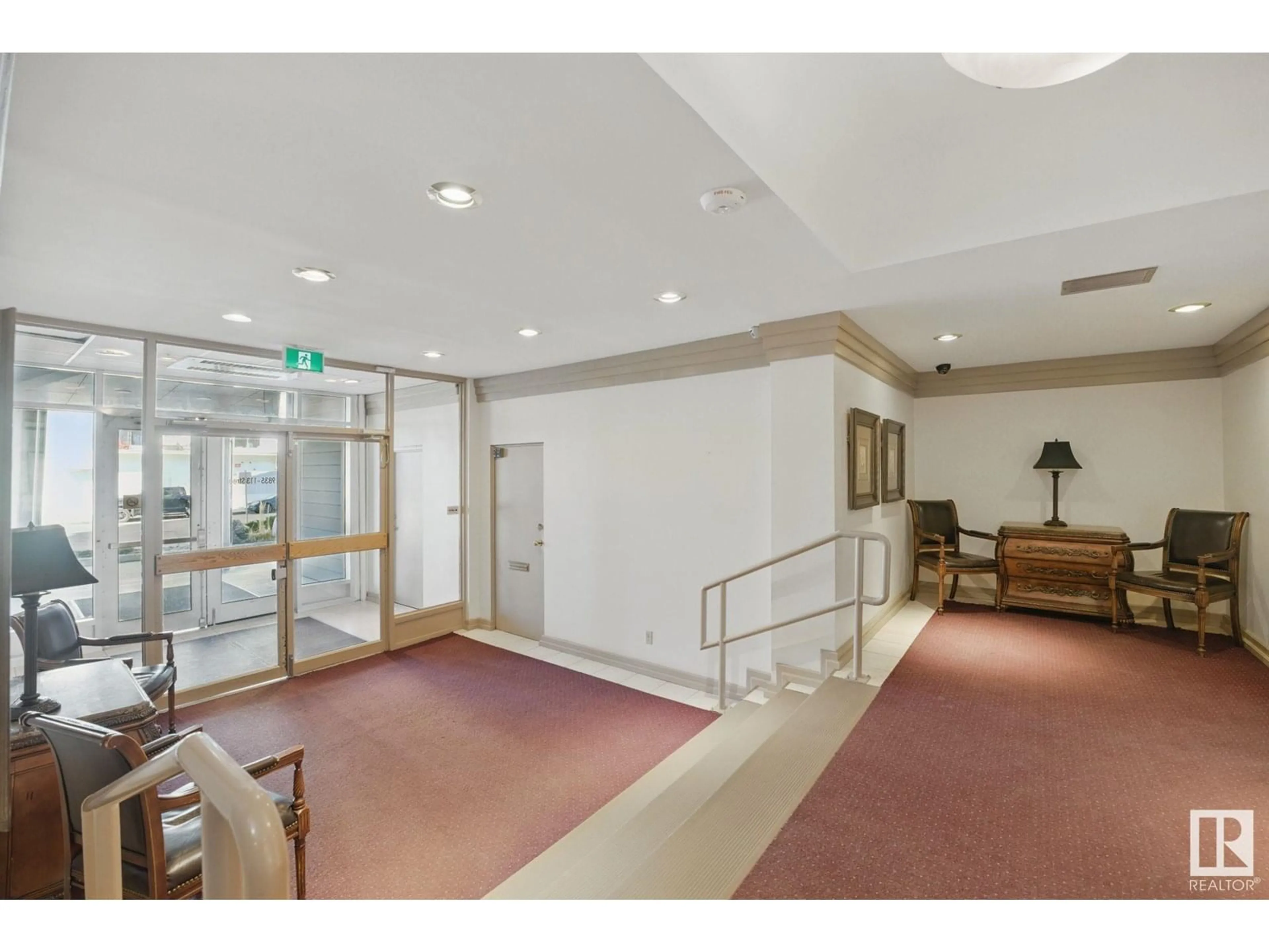 Indoor foyer for 1201 - 9835 113 ST, Edmonton Alberta T5K1N4