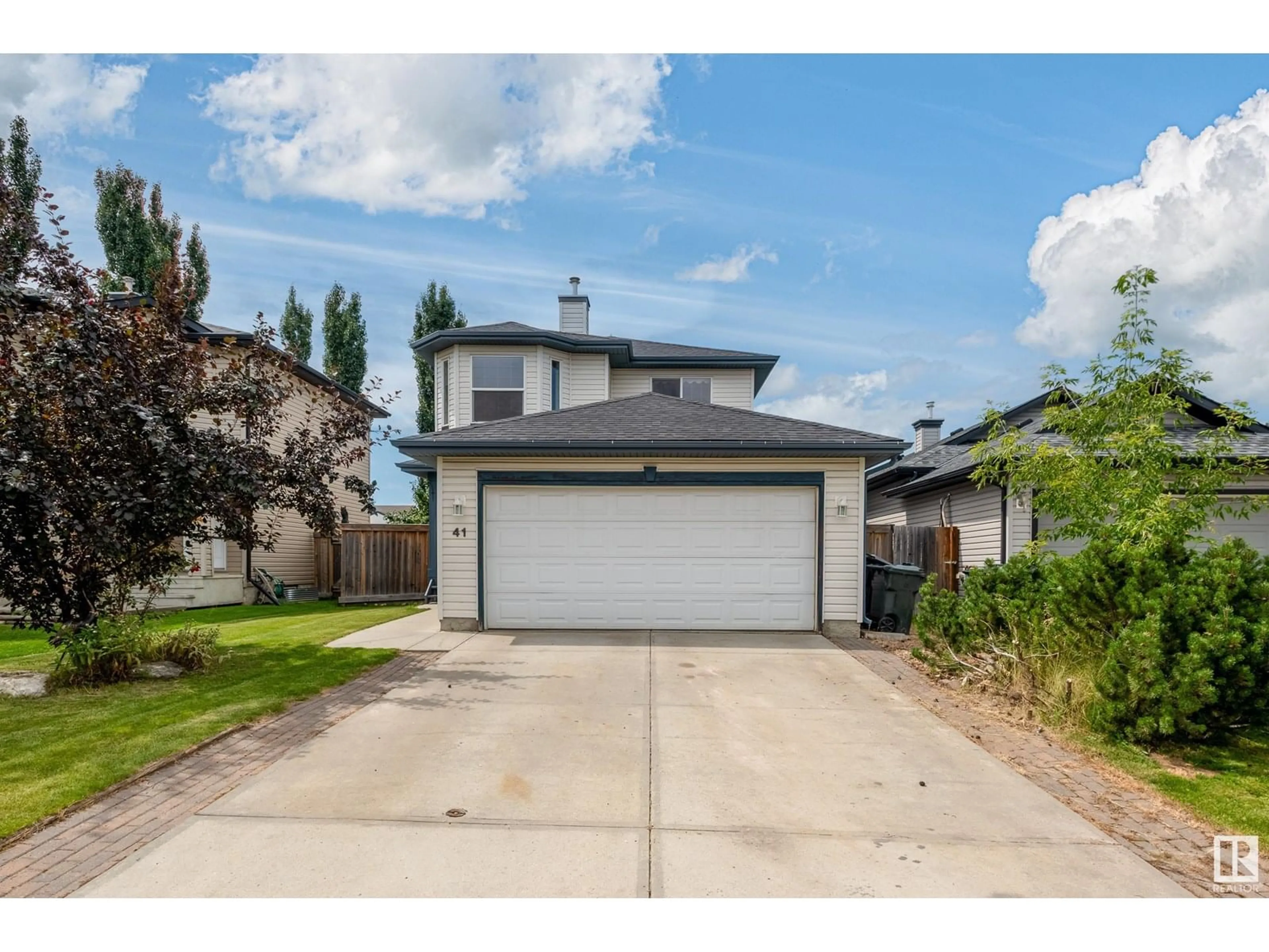 Home with vinyl exterior material, street for 41 LAWSON BV, Spruce Grove Alberta T7X4K3