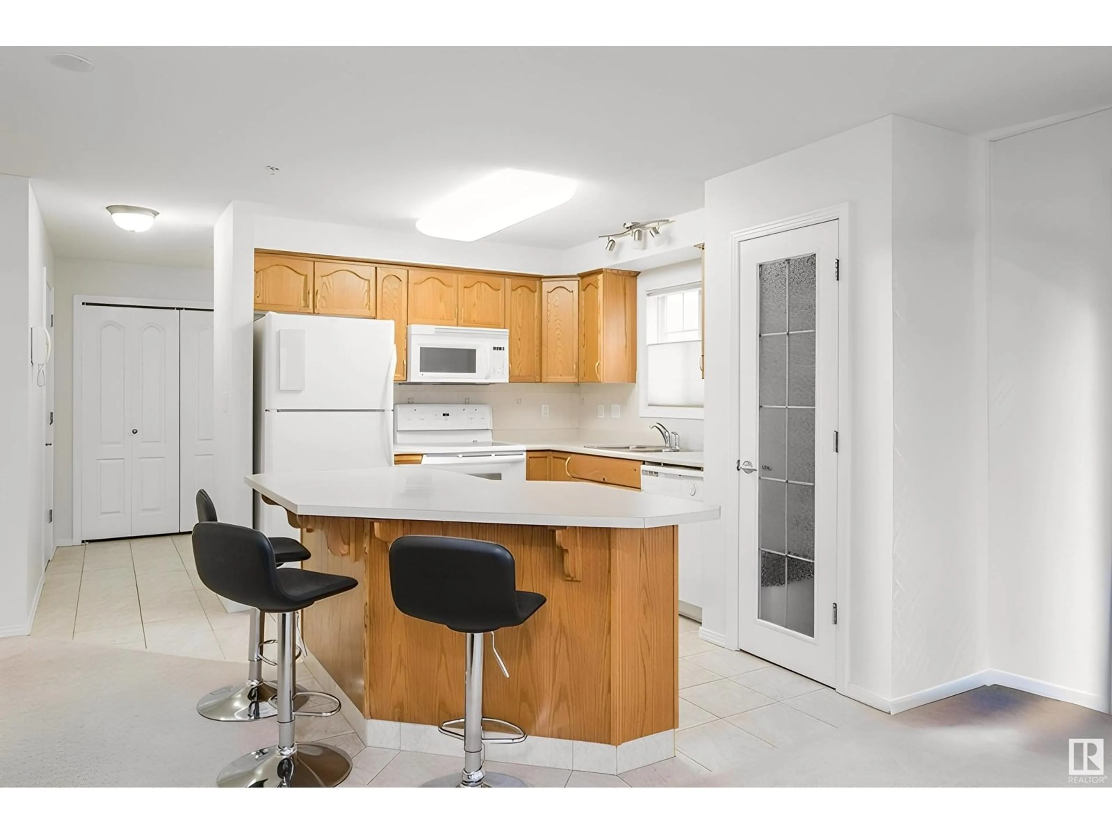Standard kitchen, unknown for 12111 - 119 51 AV, Edmonton Alberta T6H6A3