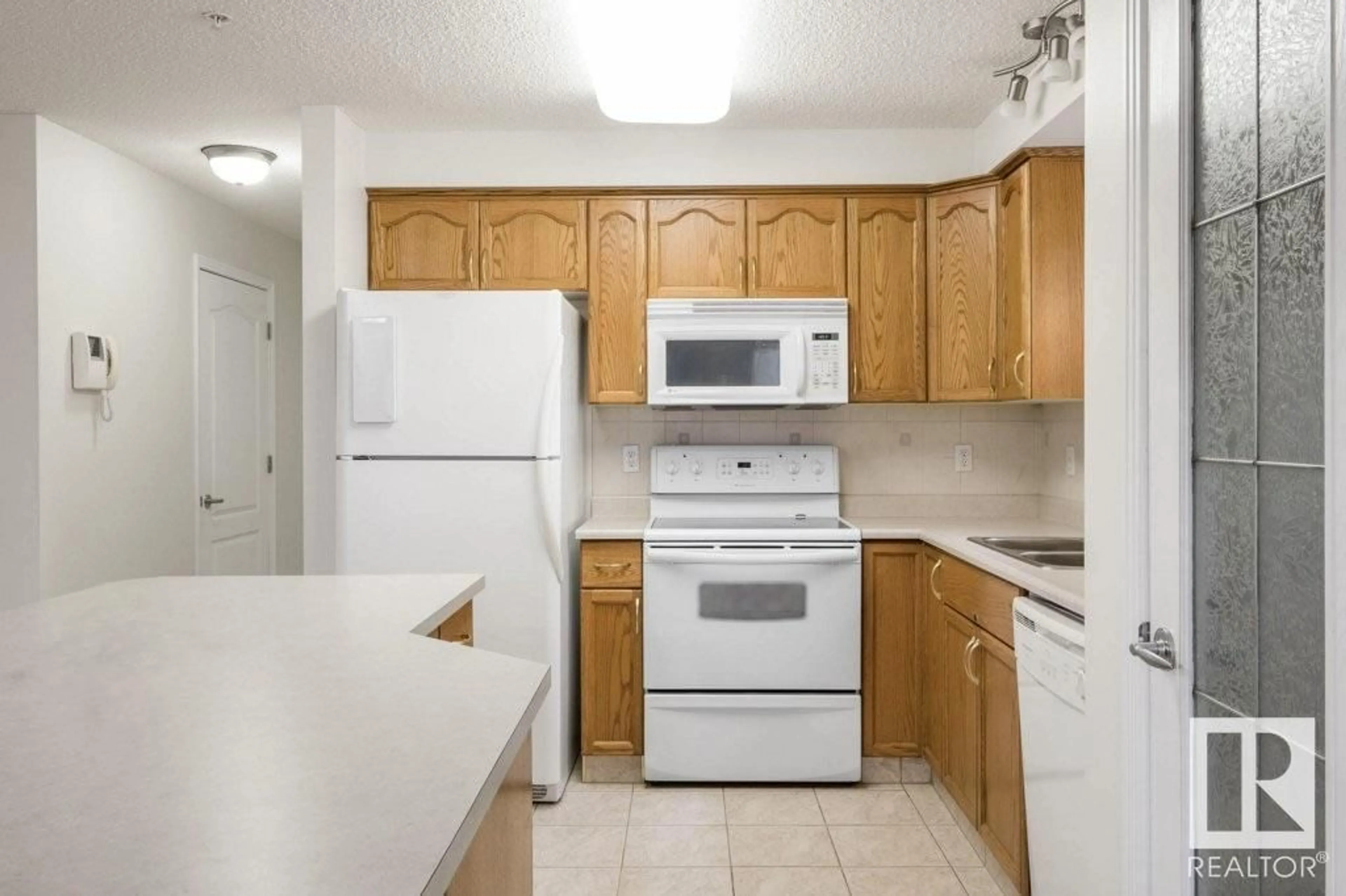 Standard kitchen, unknown for 12111 - 119 51 AV, Edmonton Alberta T6H6A3
