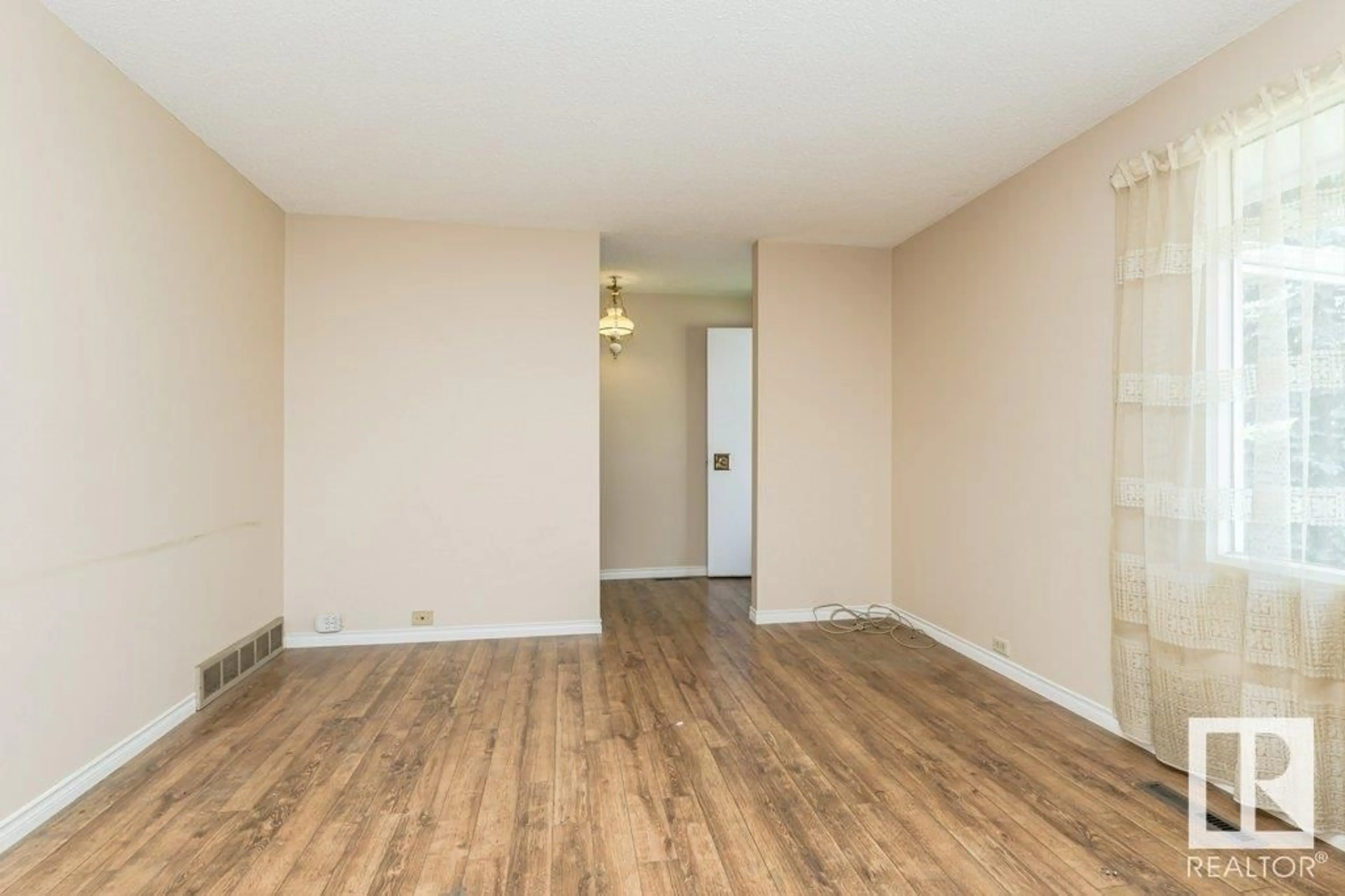 A pic of a room for 1036 MOYER DR, Sherwood Park Alberta T8A1E6
