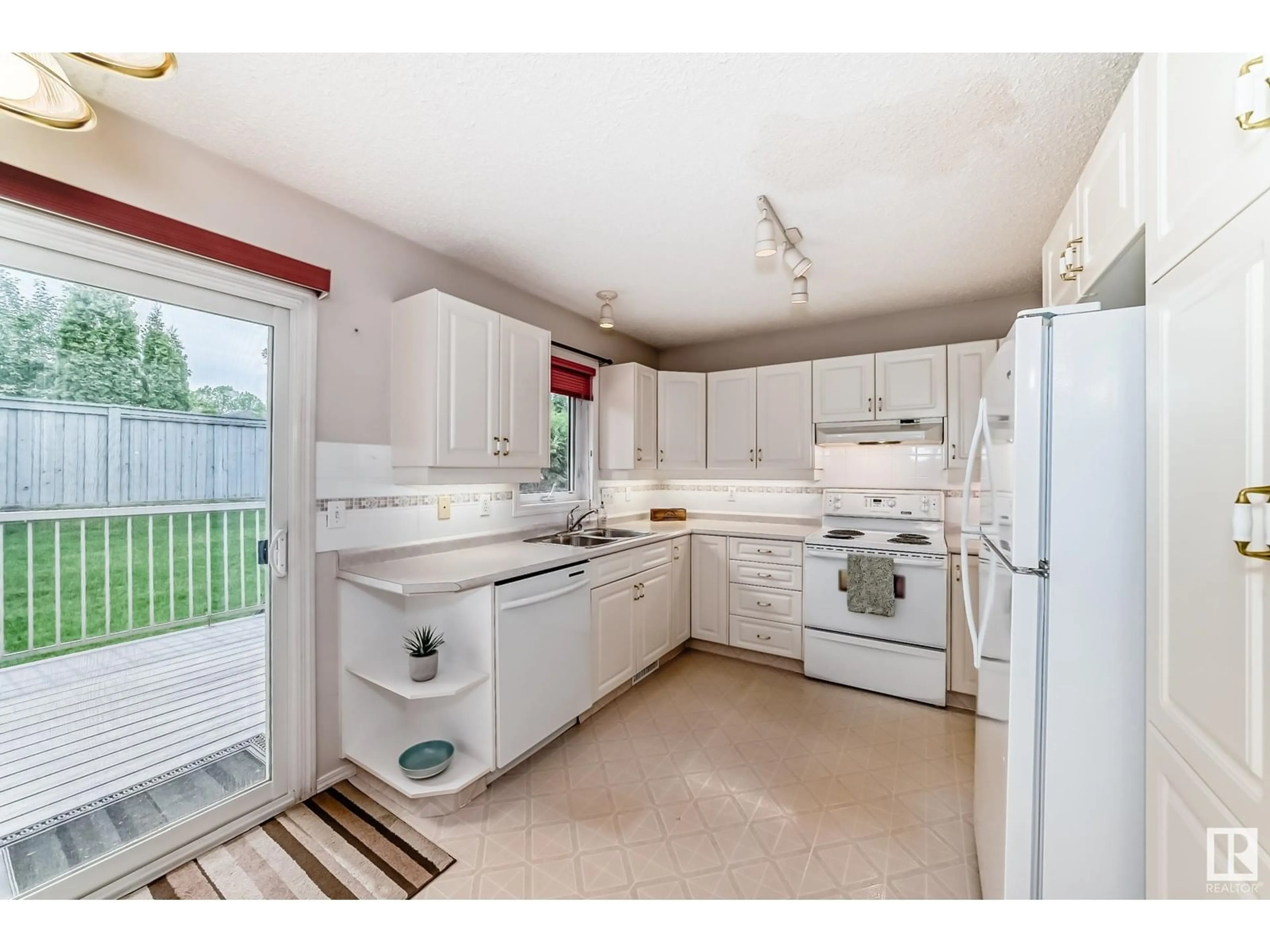 Standard kitchen, unknown for 39 ESTATES CO, Sherwood Park Alberta T8B1M9