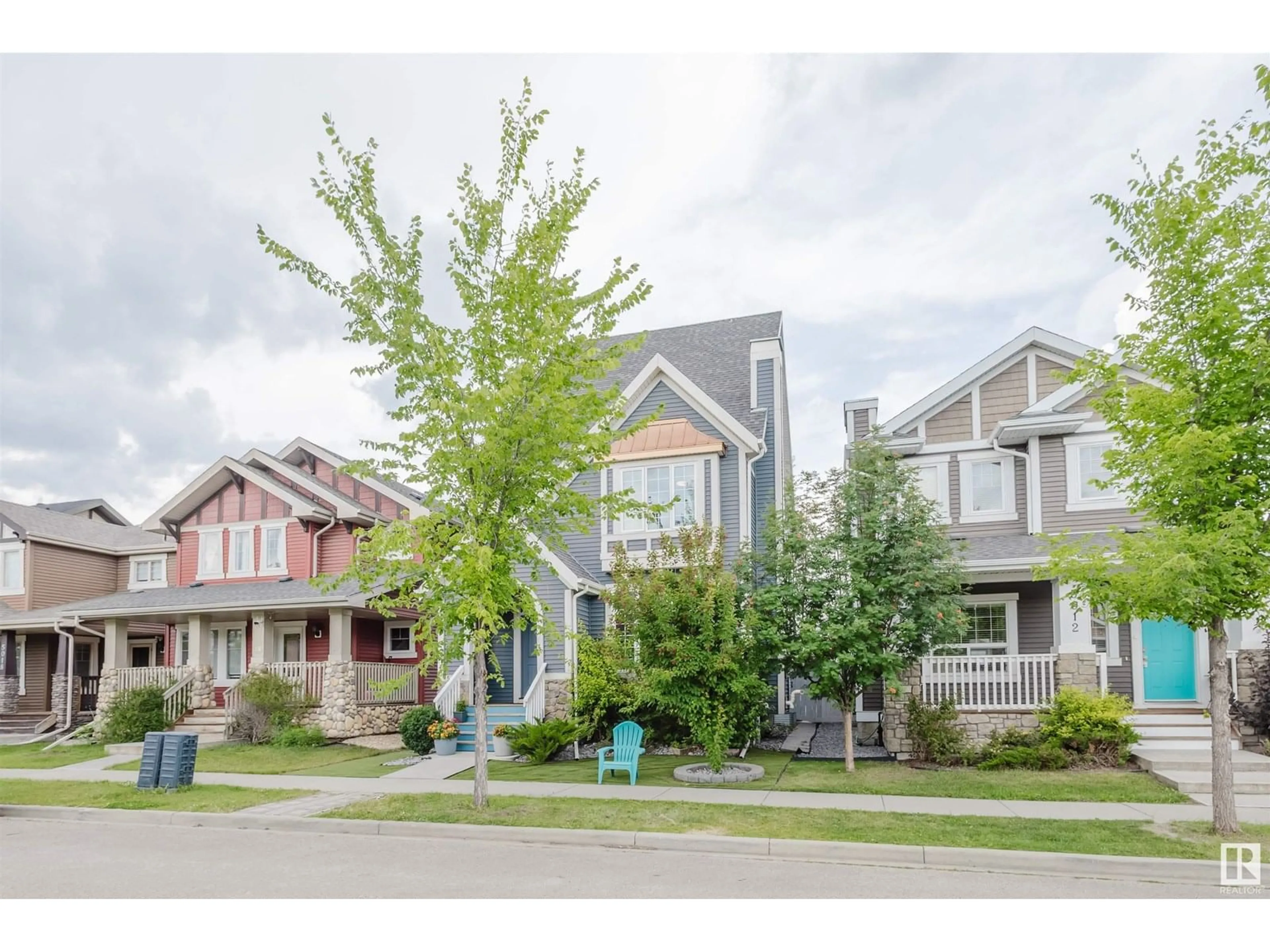 A pic from outside/outdoor area/front of a property/back of a property/a pic from drone, street for 5014 DEWOLF RD, Edmonton Alberta T5E6R4