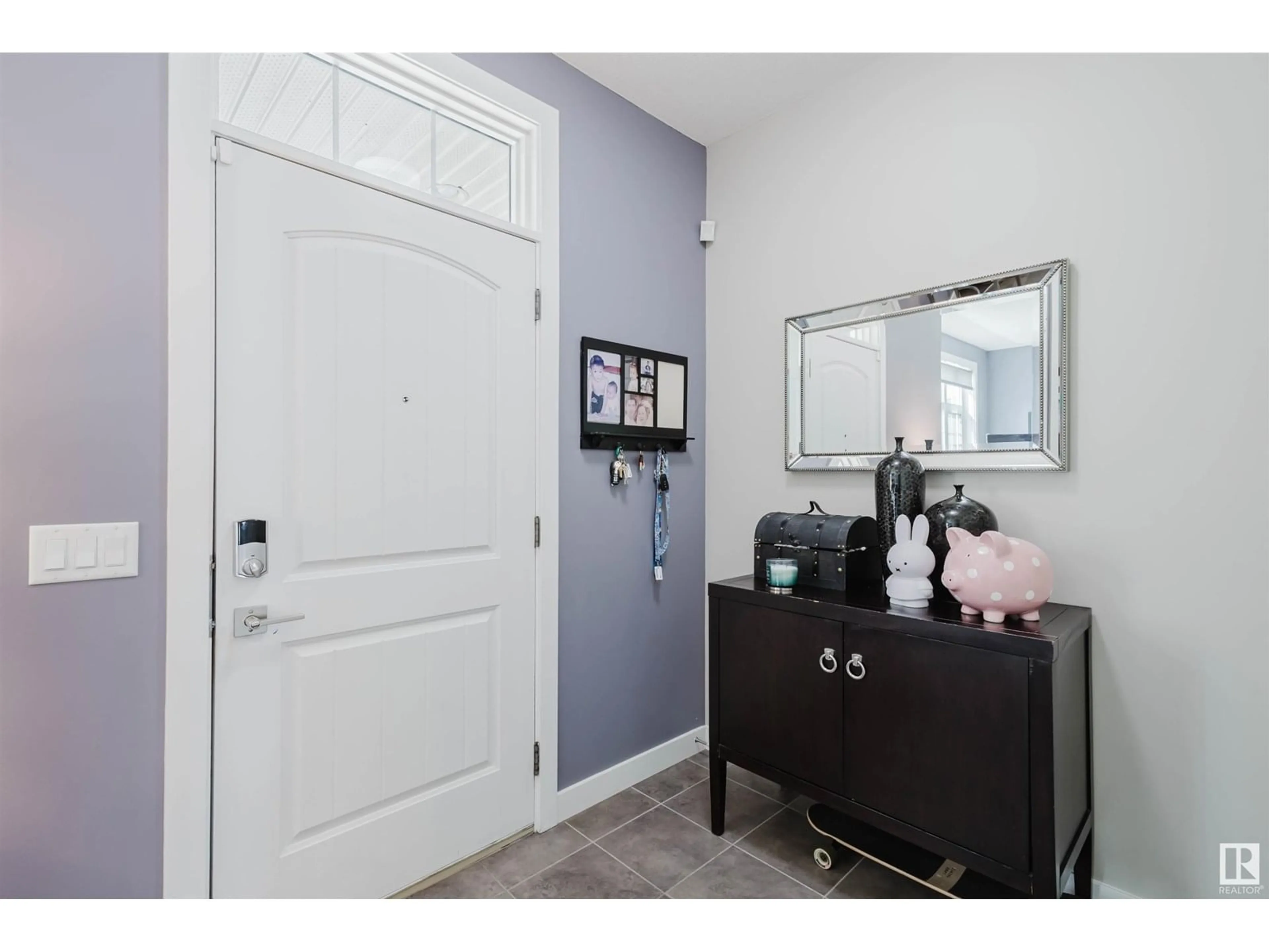 Indoor entryway for 5014 DEWOLF RD, Edmonton Alberta T5E6R4
