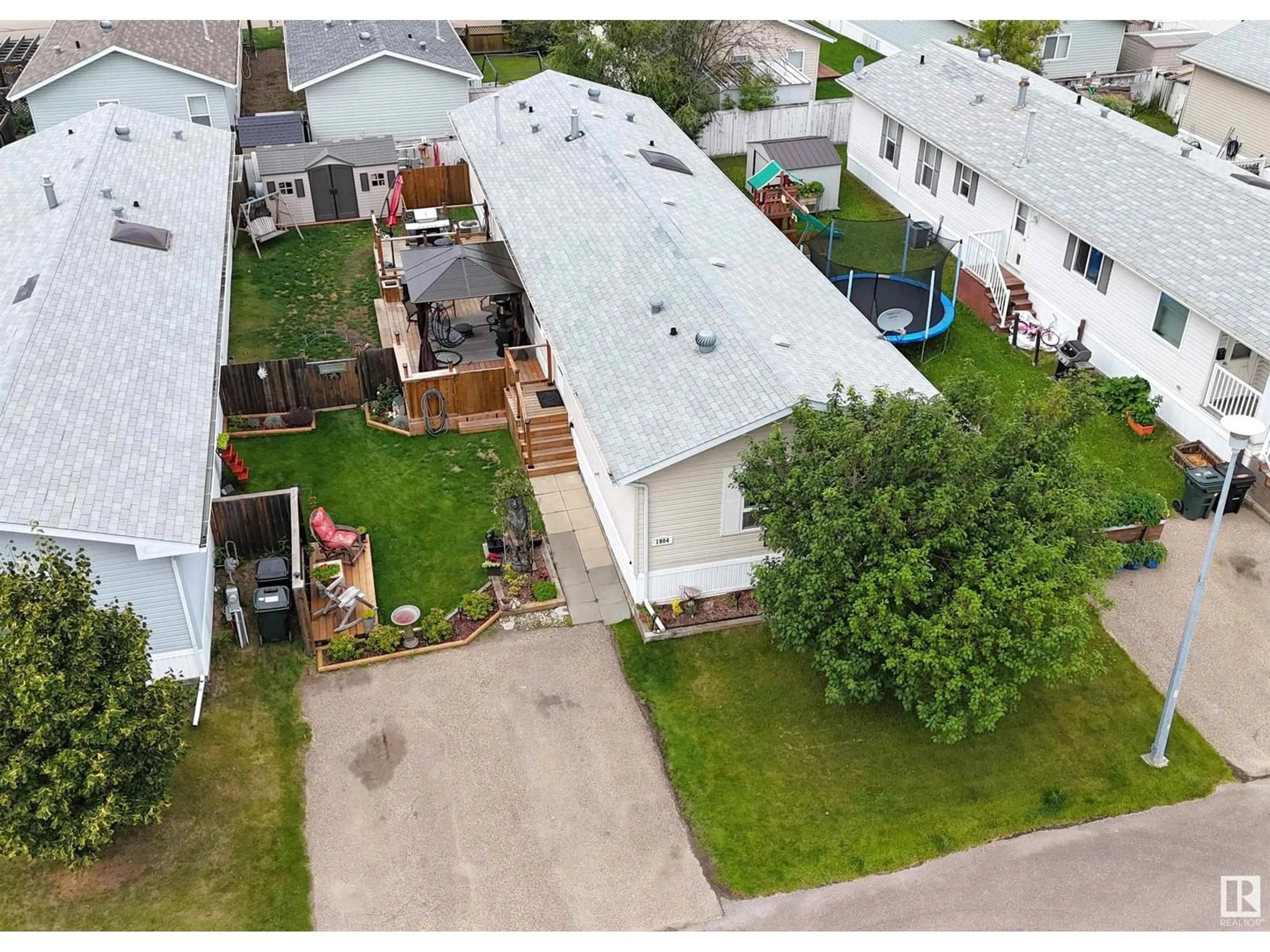 A pic from outside/outdoor area/front of a property/back of a property/a pic from drone, street for 1904 JUBILEE RD, Sherwood Park Alberta T8H2N7