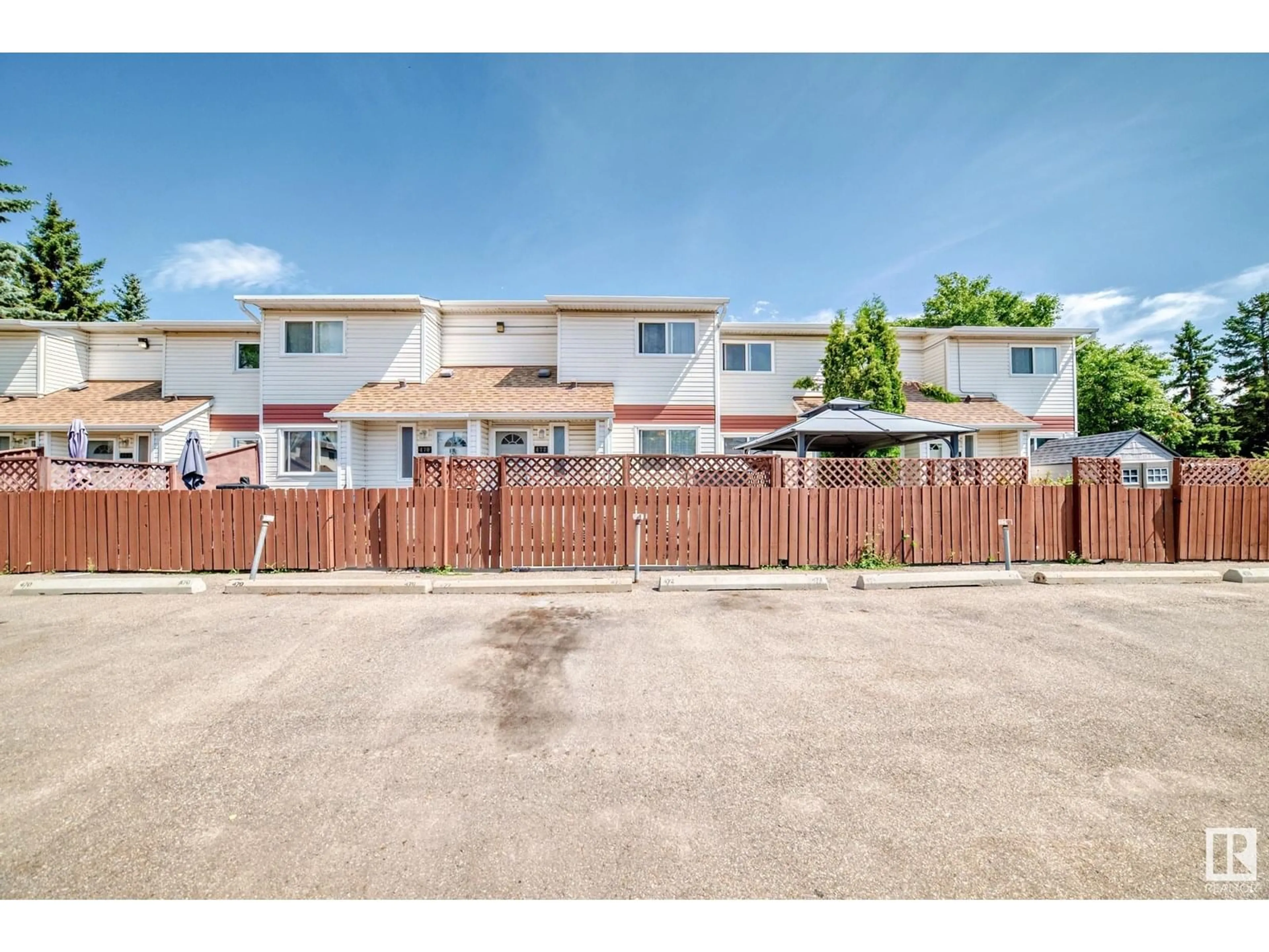 A pic from outside/outdoor area/front of a property/back of a property/a pic from drone, street for 472 CLAREVIEW RD, Edmonton Alberta T5A4G6