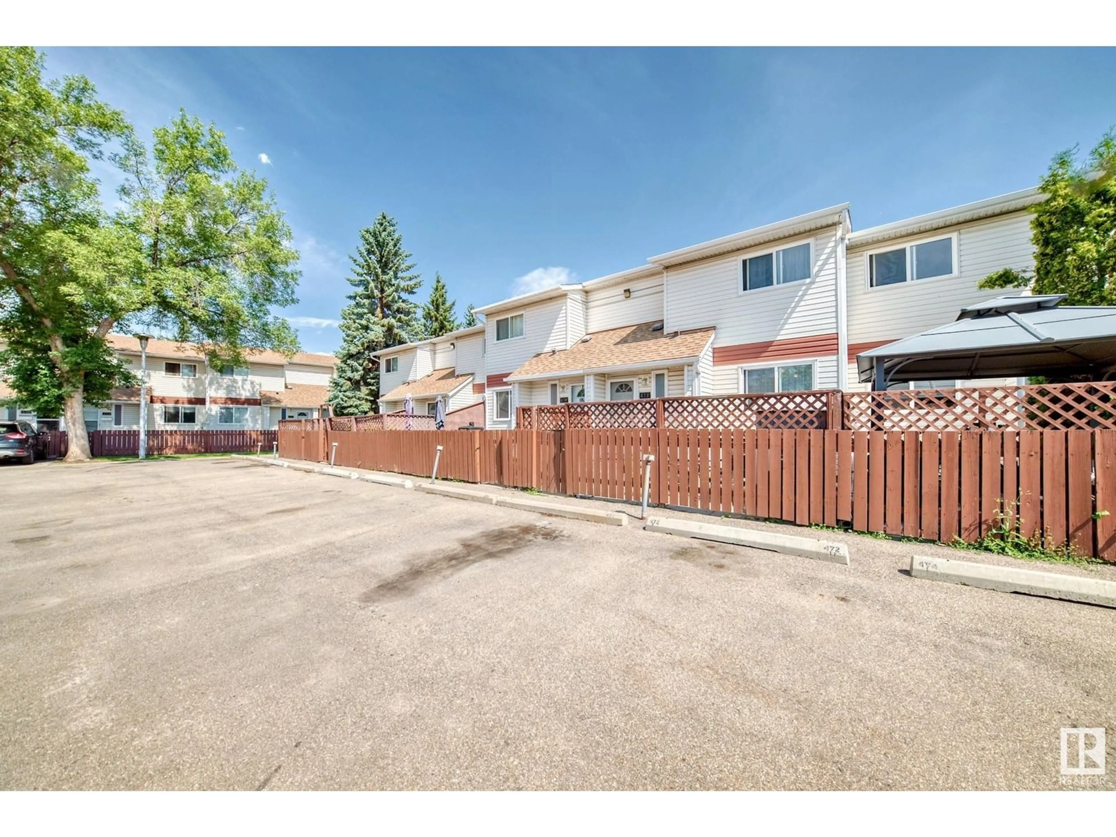 Patio, street for 472 CLAREVIEW RD, Edmonton Alberta T5A4G6
