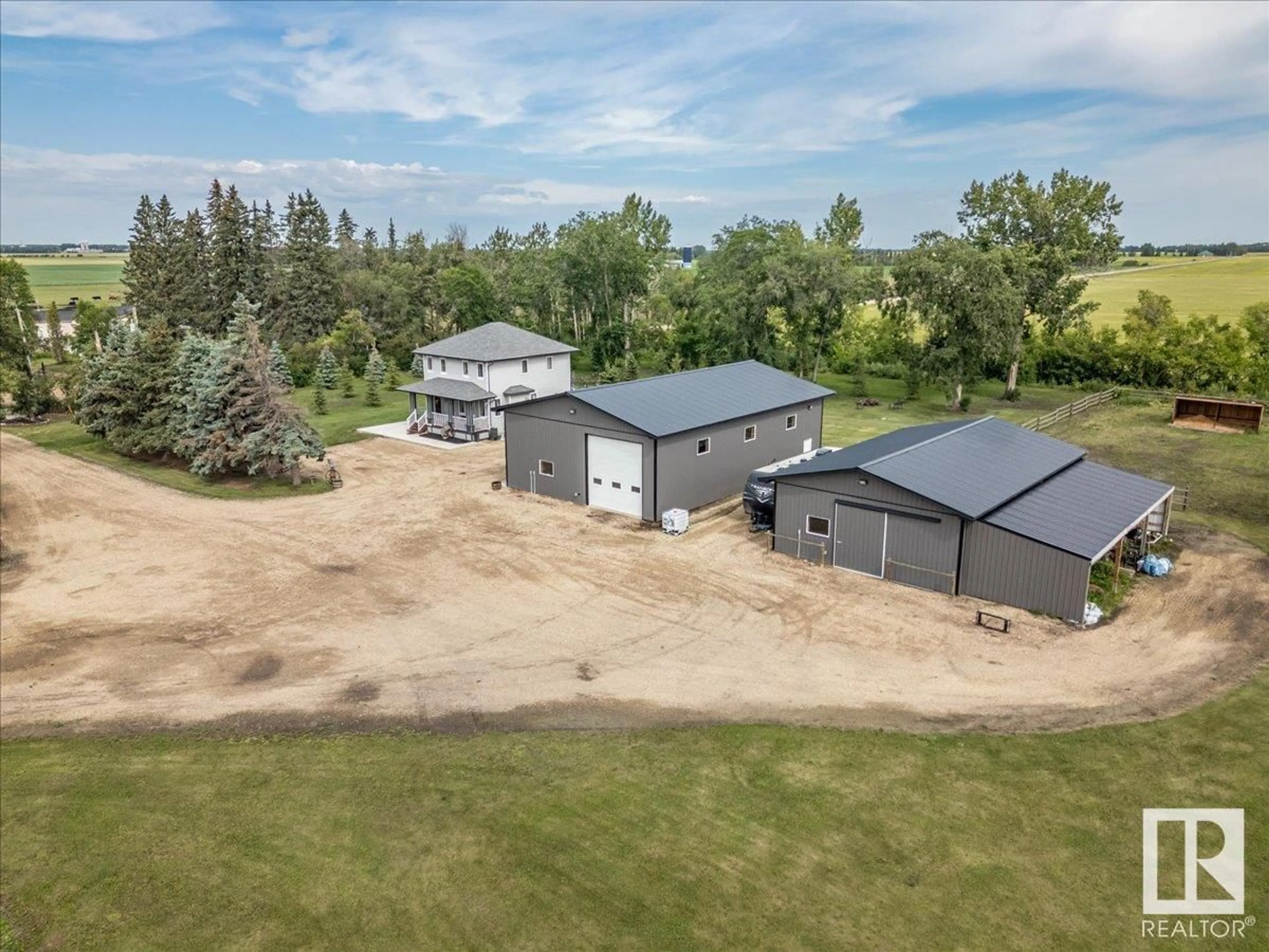 A pic from outside/outdoor area/front of a property/back of a property/a pic from drone, unknown for 48515 RGE ROAD 274, Rural Leduc County Alberta T0C0V0